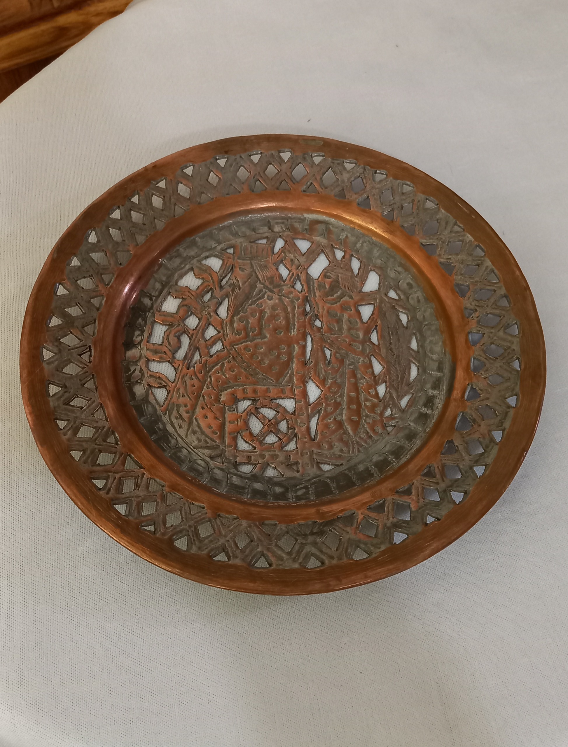 دیوارکوب مسی مشبک