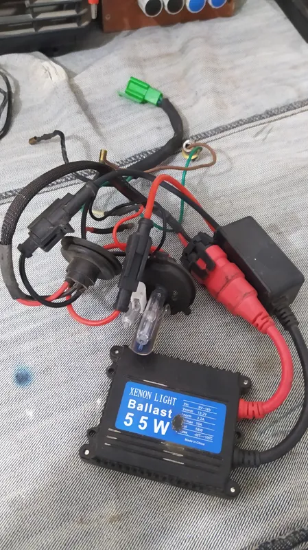 یک عدد لامپ زنون با ترانس مدل Ballast