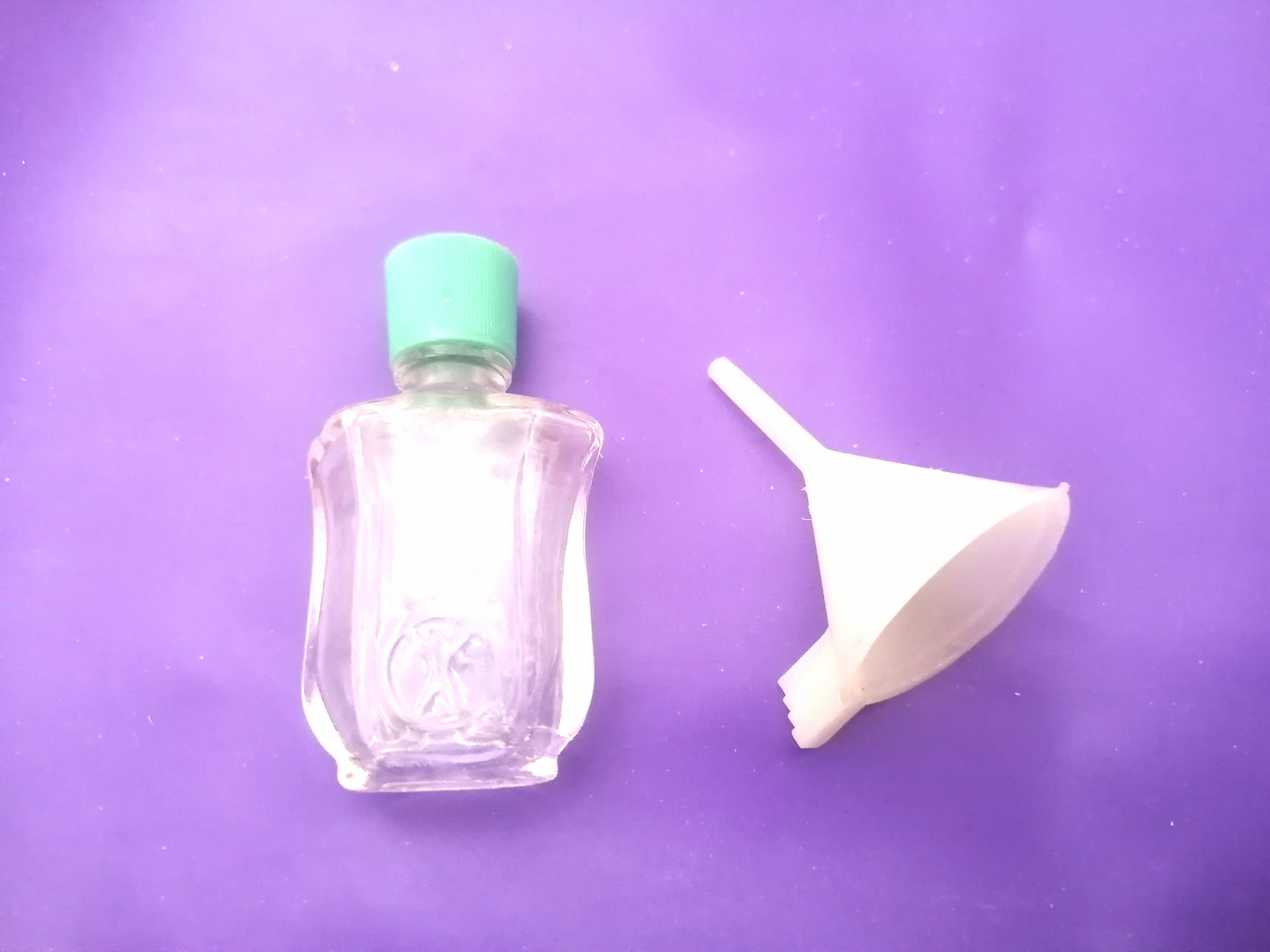 کوچکترین قیف عطر دنیا دهه50 توضیحات