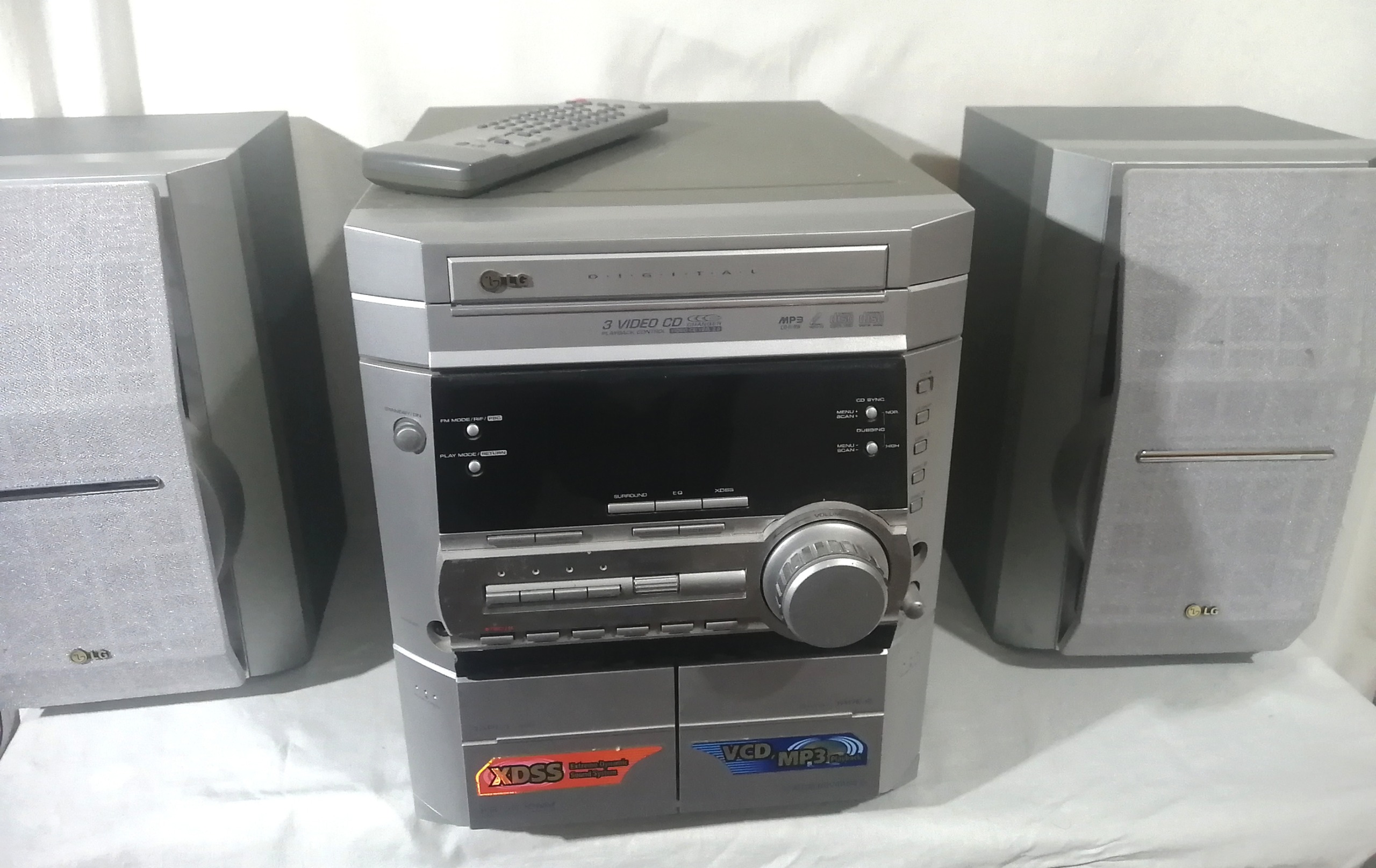 رادیو ضبط سی دی خوان LG توضیحات