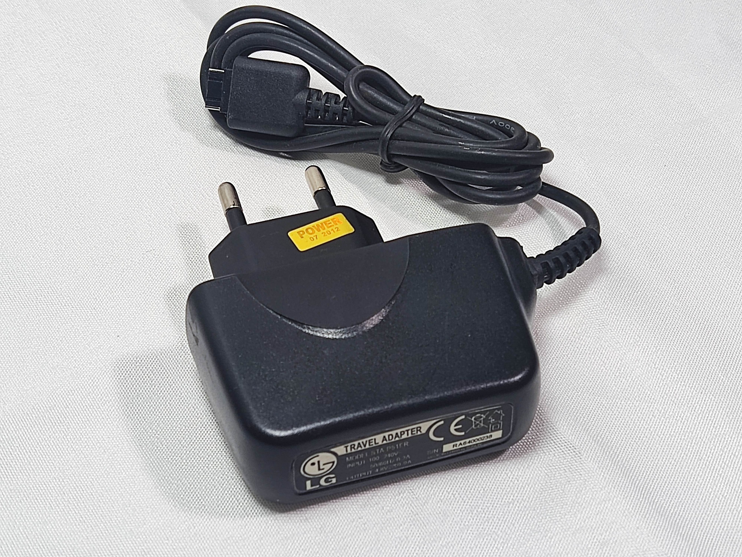 شارژر موبایل LG قدیمی (تست نشده)