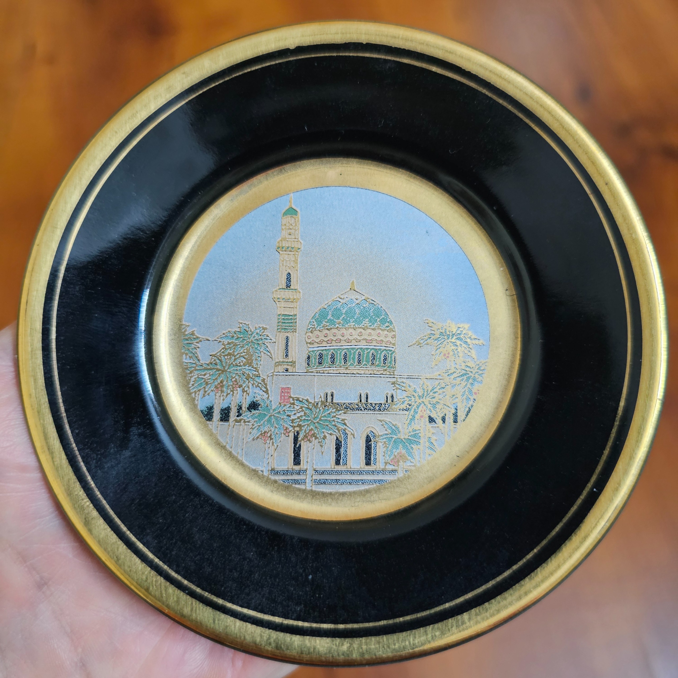 نعلبکی قدیمی با تصویر مرقد حضرت محمد (ص)