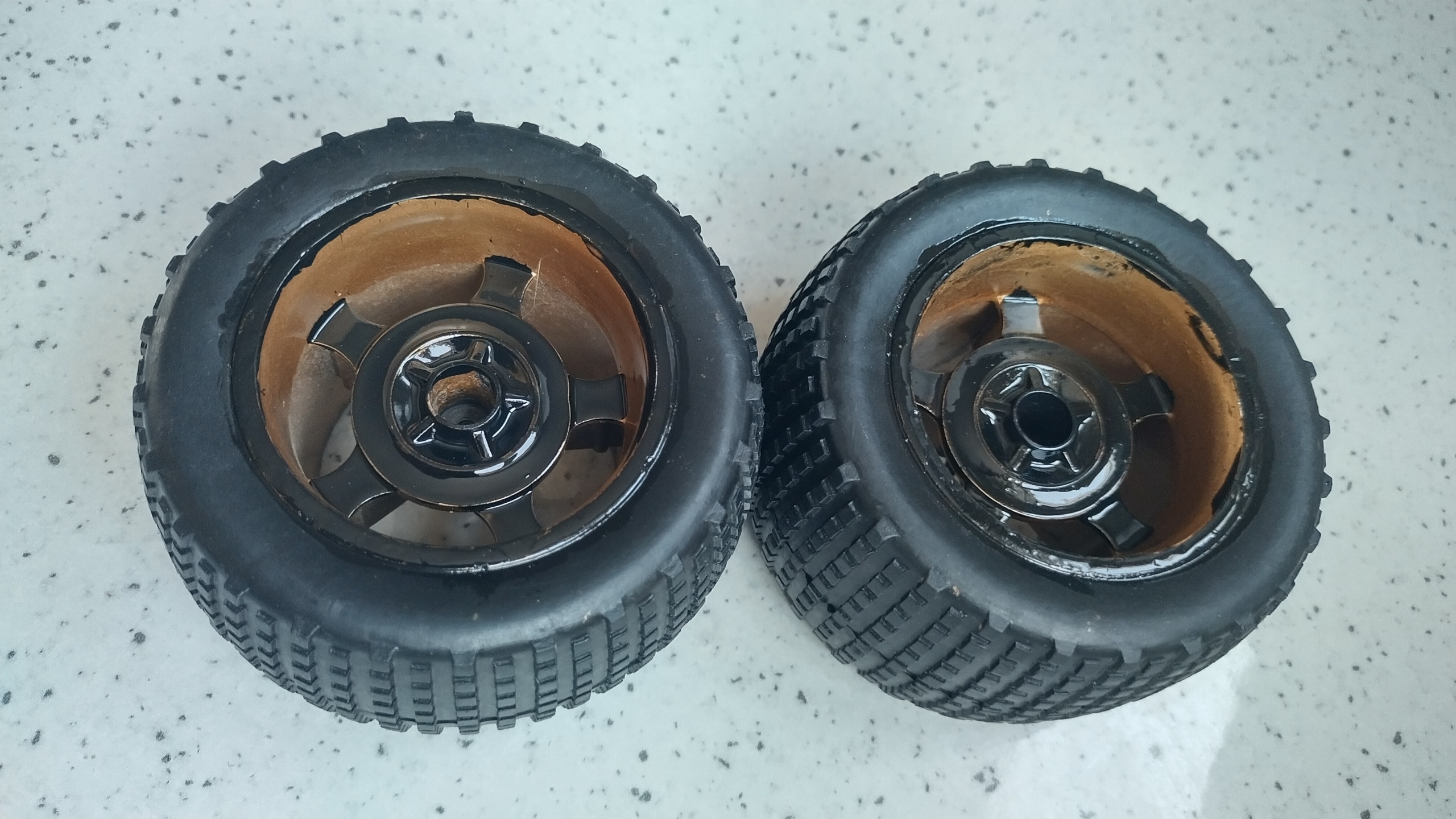 لاستیک ماشین کنترلی معمولی