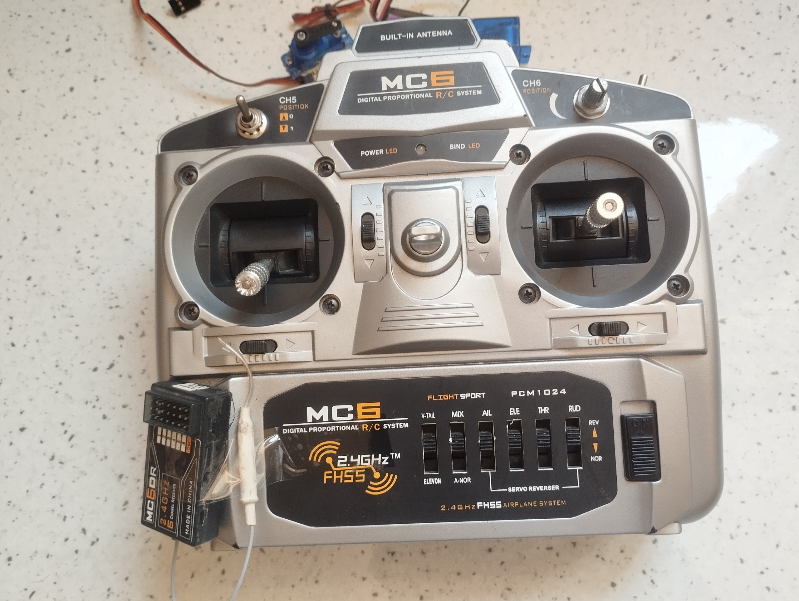 رادیو کنترل 6 کانال mc6 (معیوب )