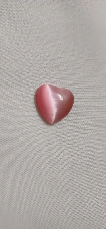 چشم گربه قلبی