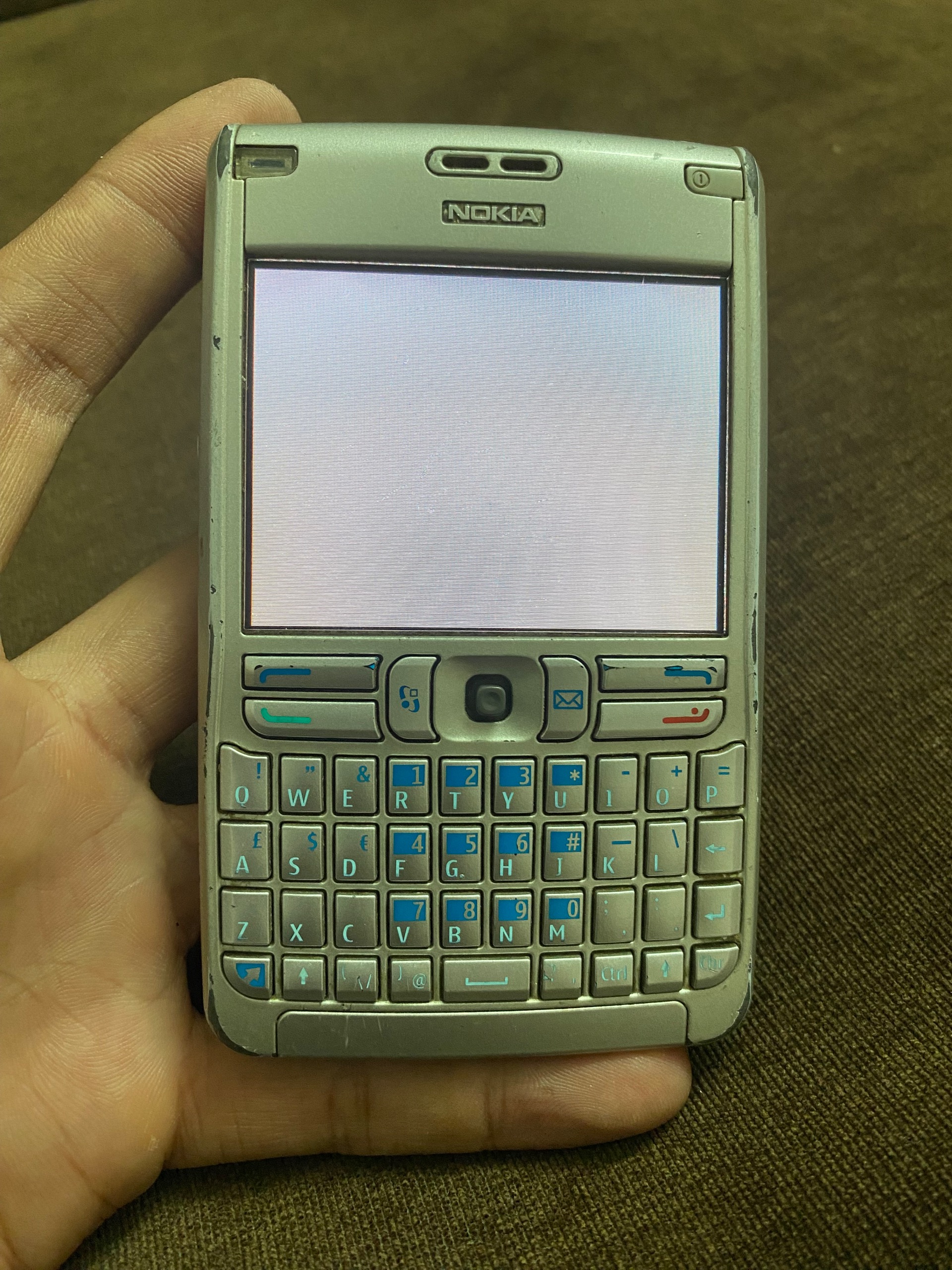 نوکیا e61 صفحه سفید میمونه