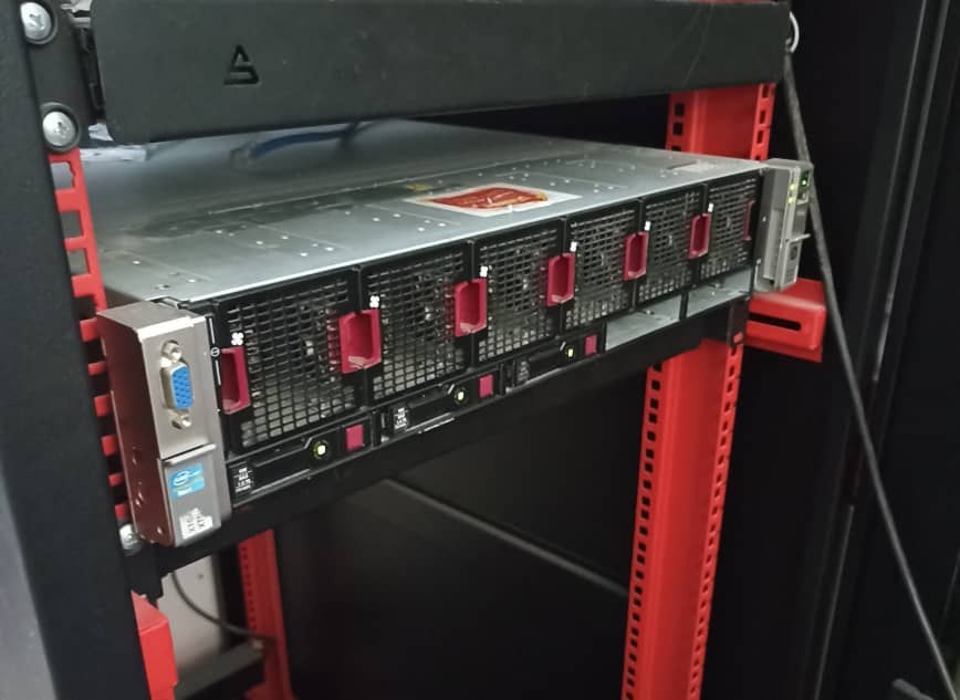 سرور dl560 g8