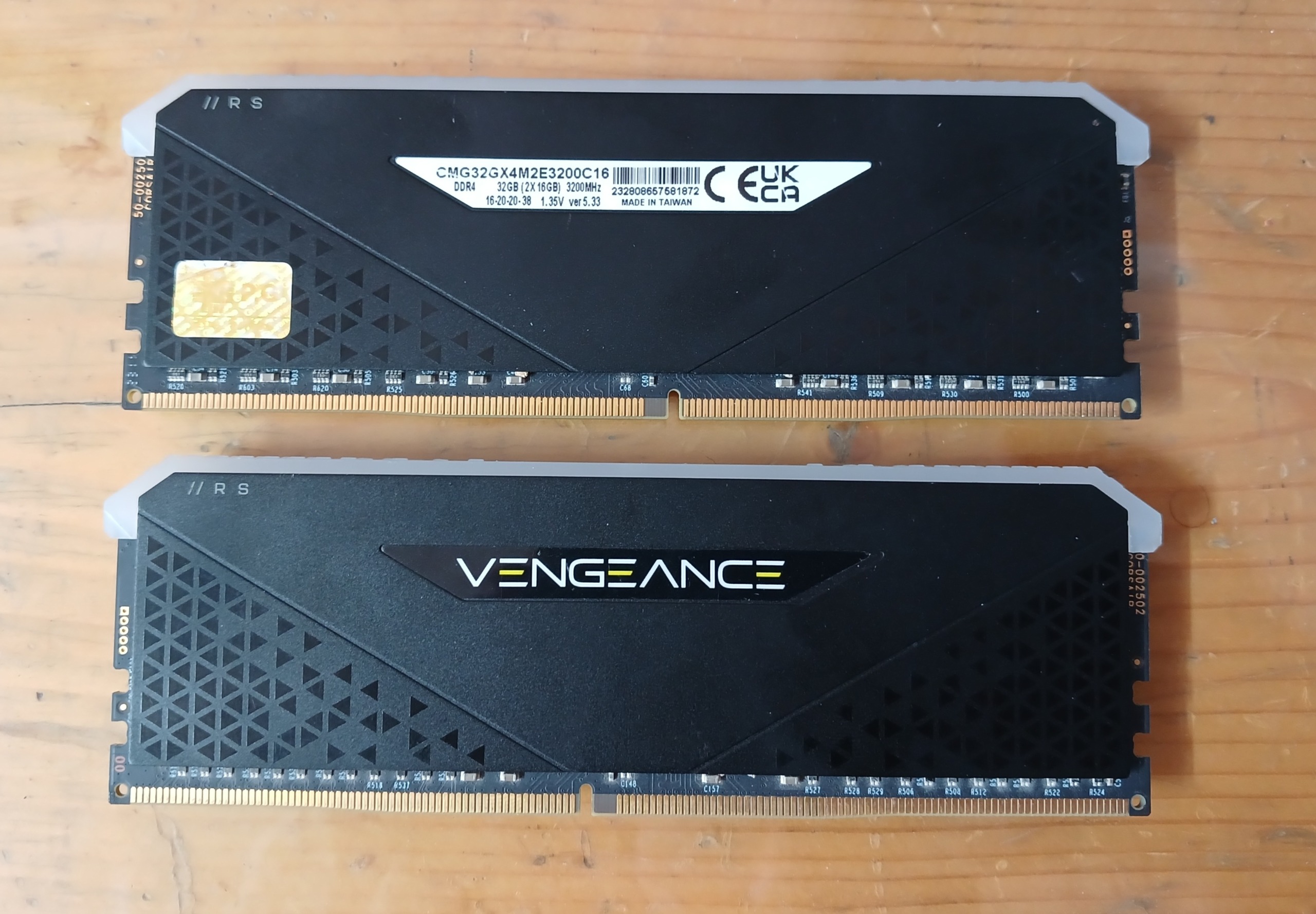 رم Corsair دو ماژول RGB مجموعا 32GB 3200Mhz