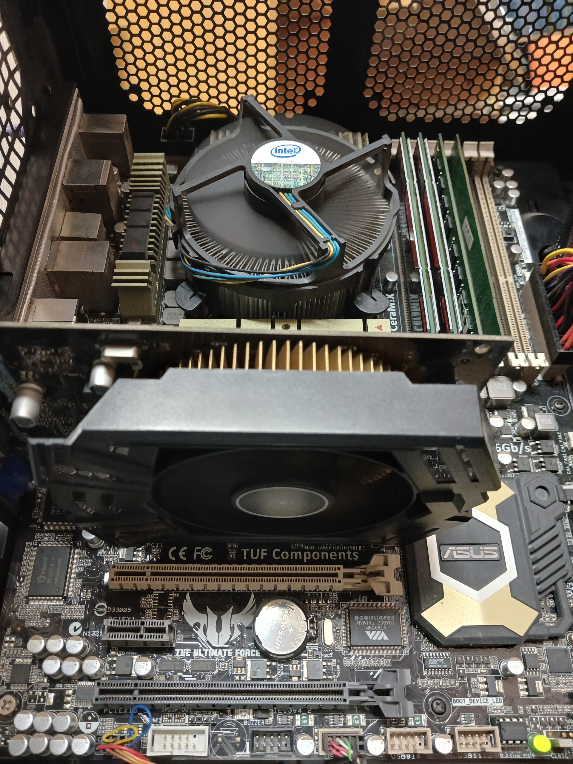 کیس TUF ASUS SABERTOOTH با رم 16GB