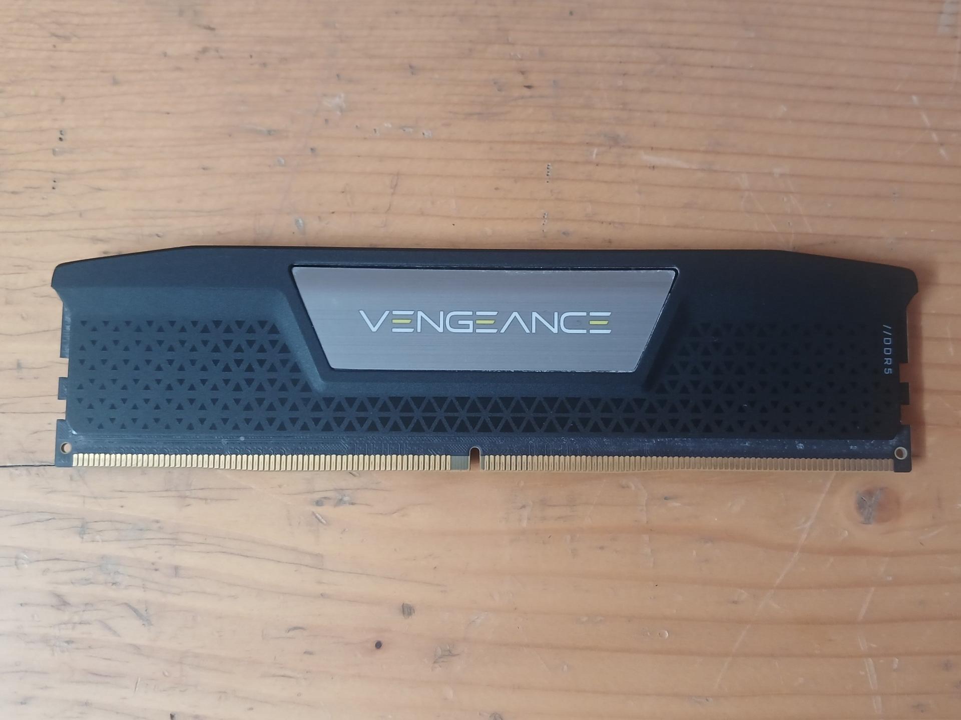 رم 16GB DDR5 5200Mhz Corasair VENGEANCE