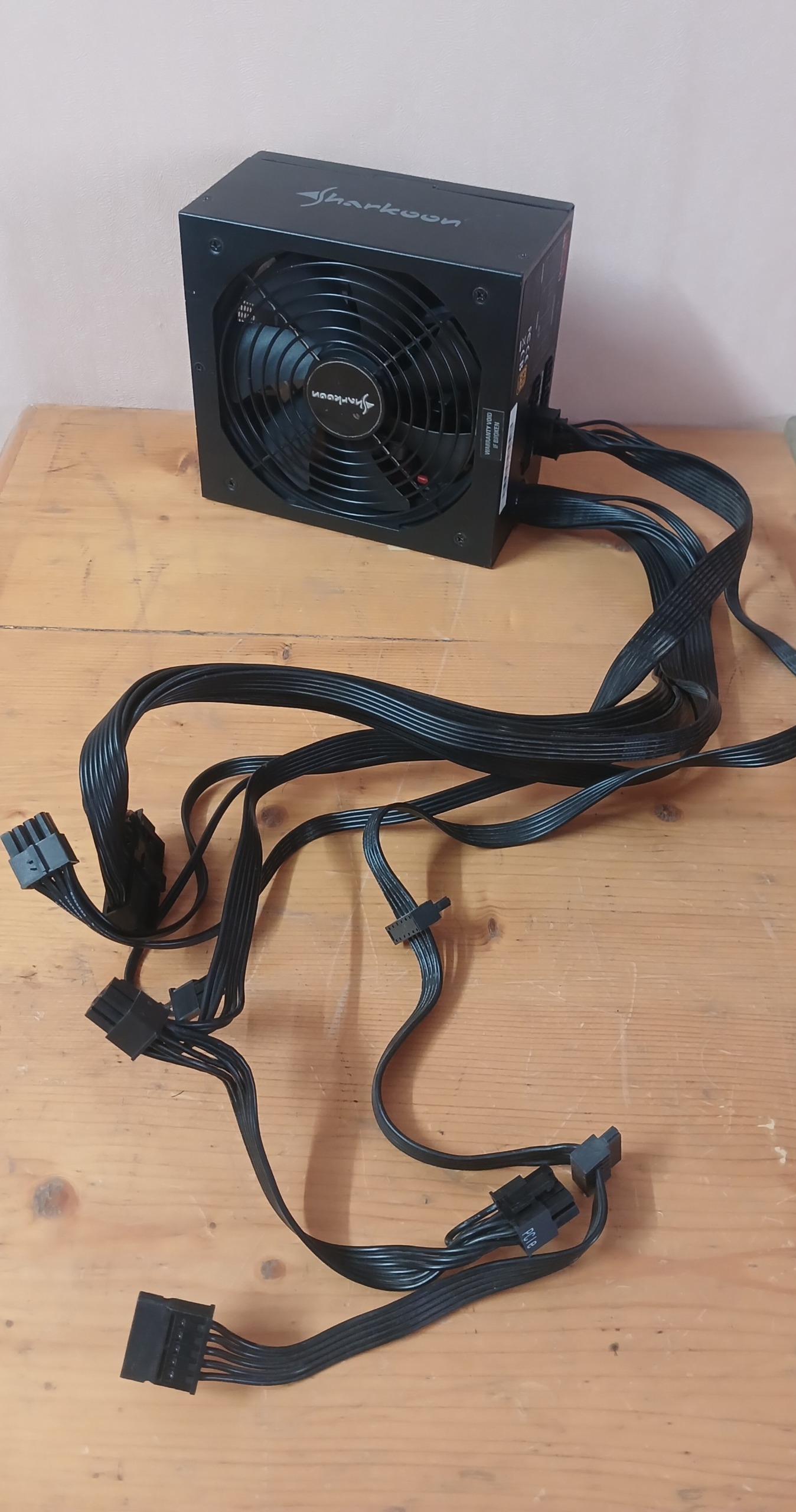 پاور قدرتمند نیمه ماژولار 750W در حد نو