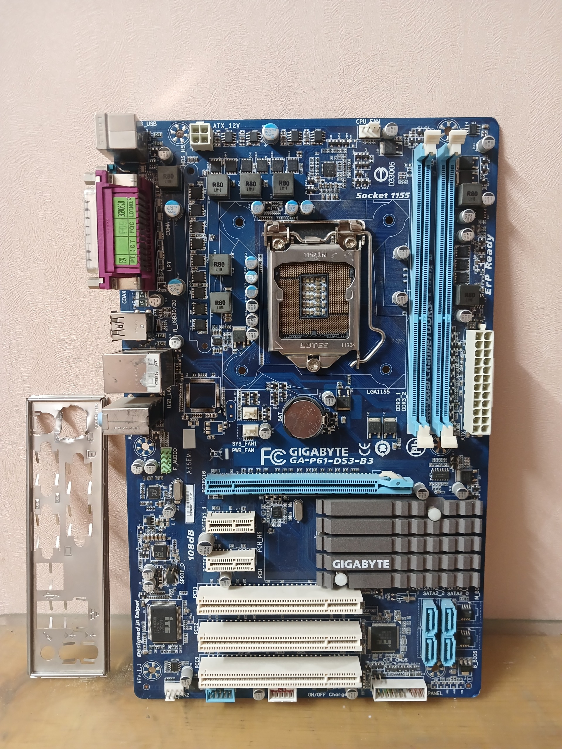 مادربرد GIGABYTE P61-DS3-B3 سالم با پنل مشابه
