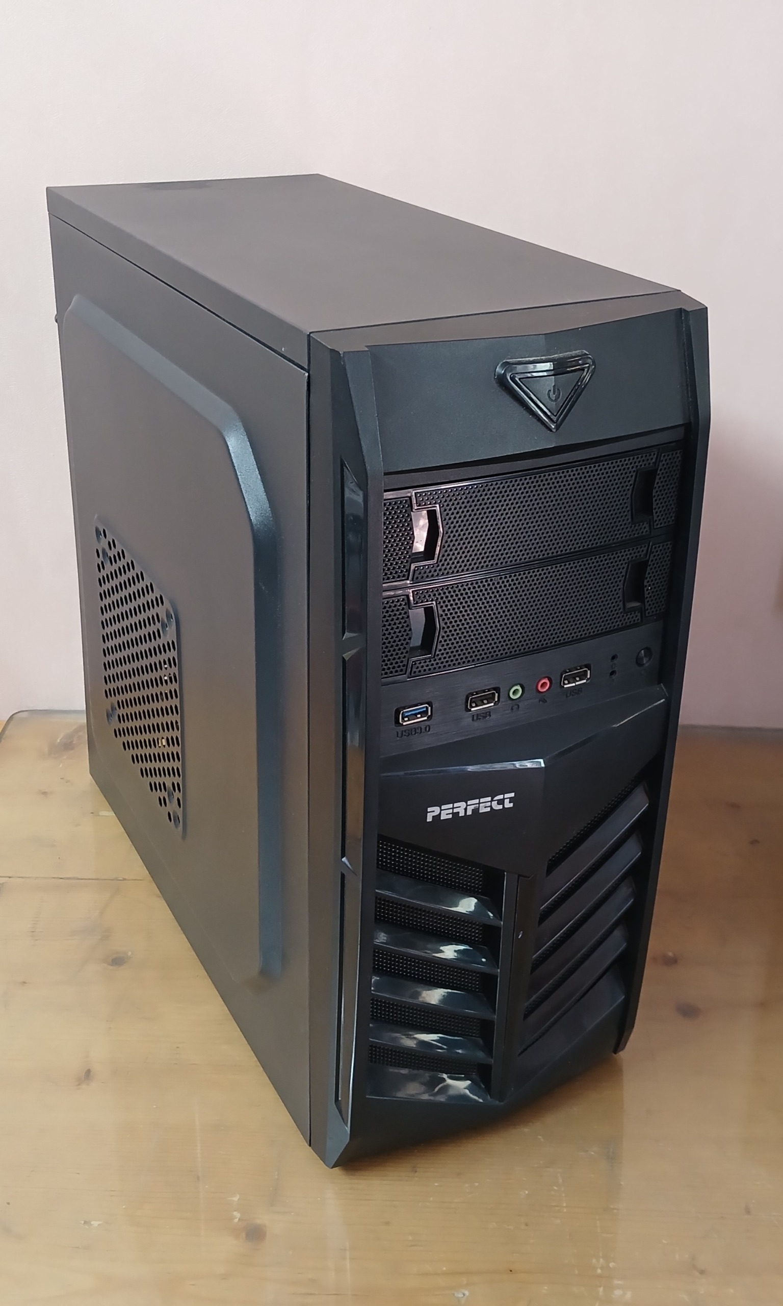کیس گیمینگ i7 3770 با رم 16GB و گرافیک 8GB