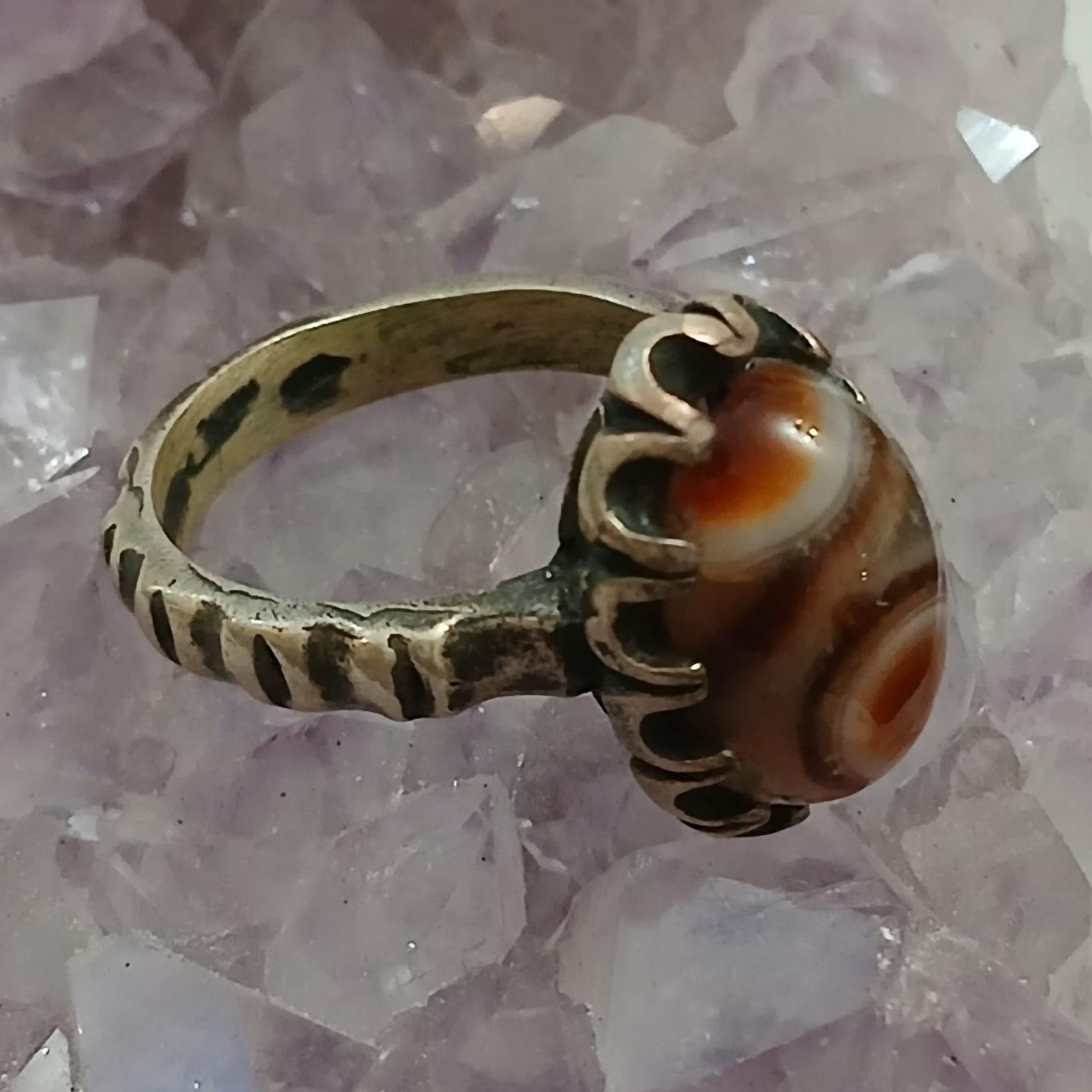 انگشتر نقره با نگین عقیق باباقوری