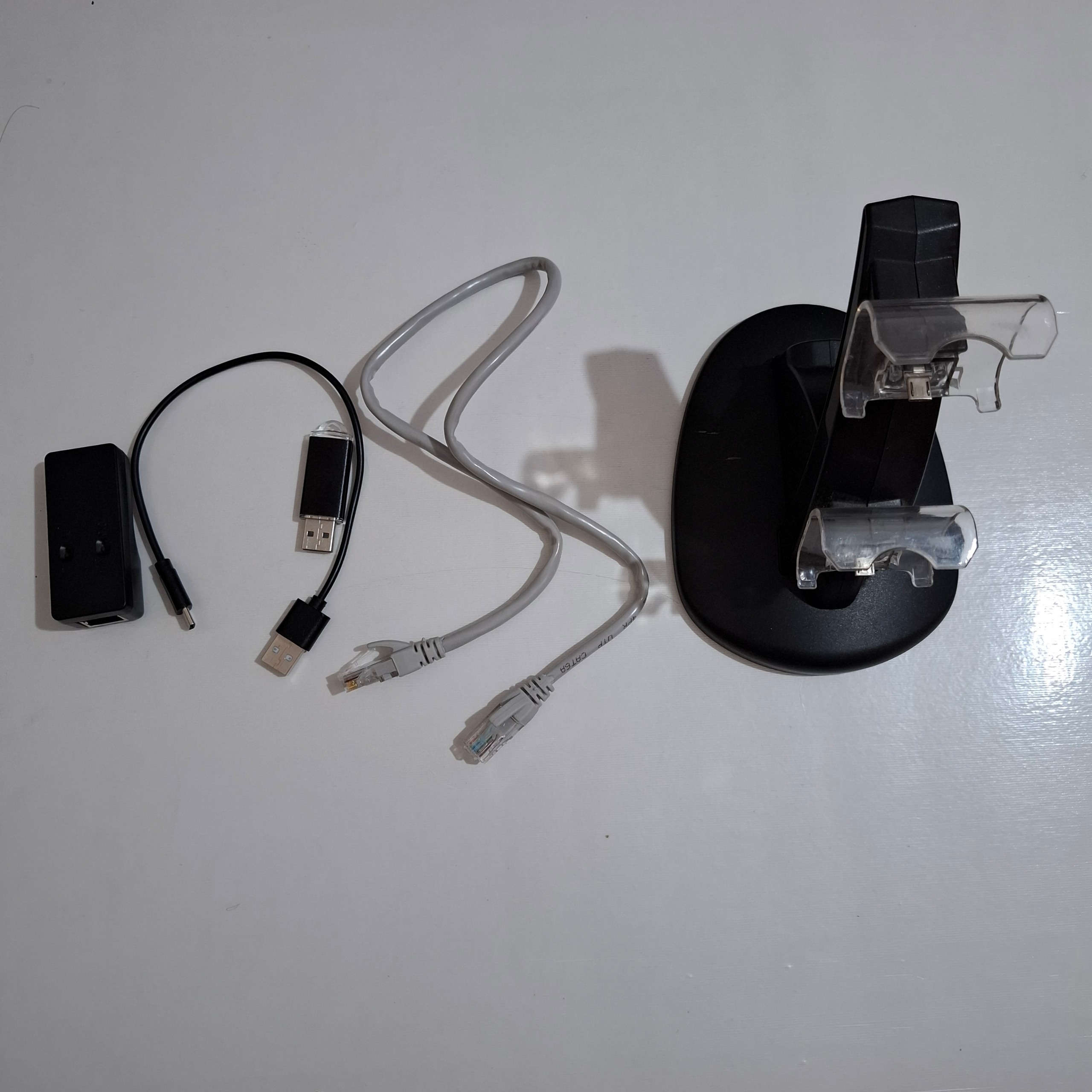 دانگل کپی خور به همراه یک عدد شارژر ps4 (کارکرده)