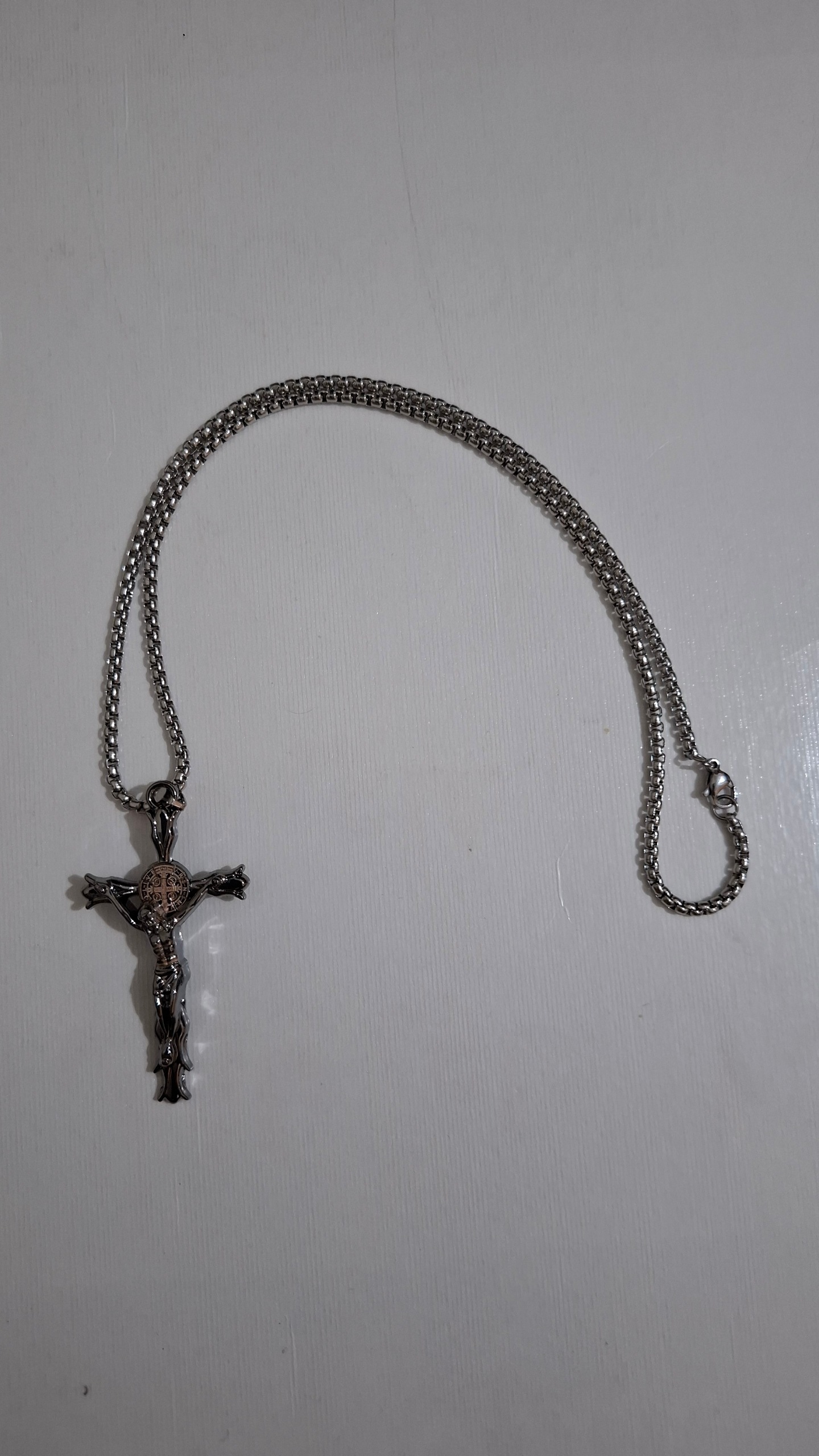 گردنبند به همراه زنجیر