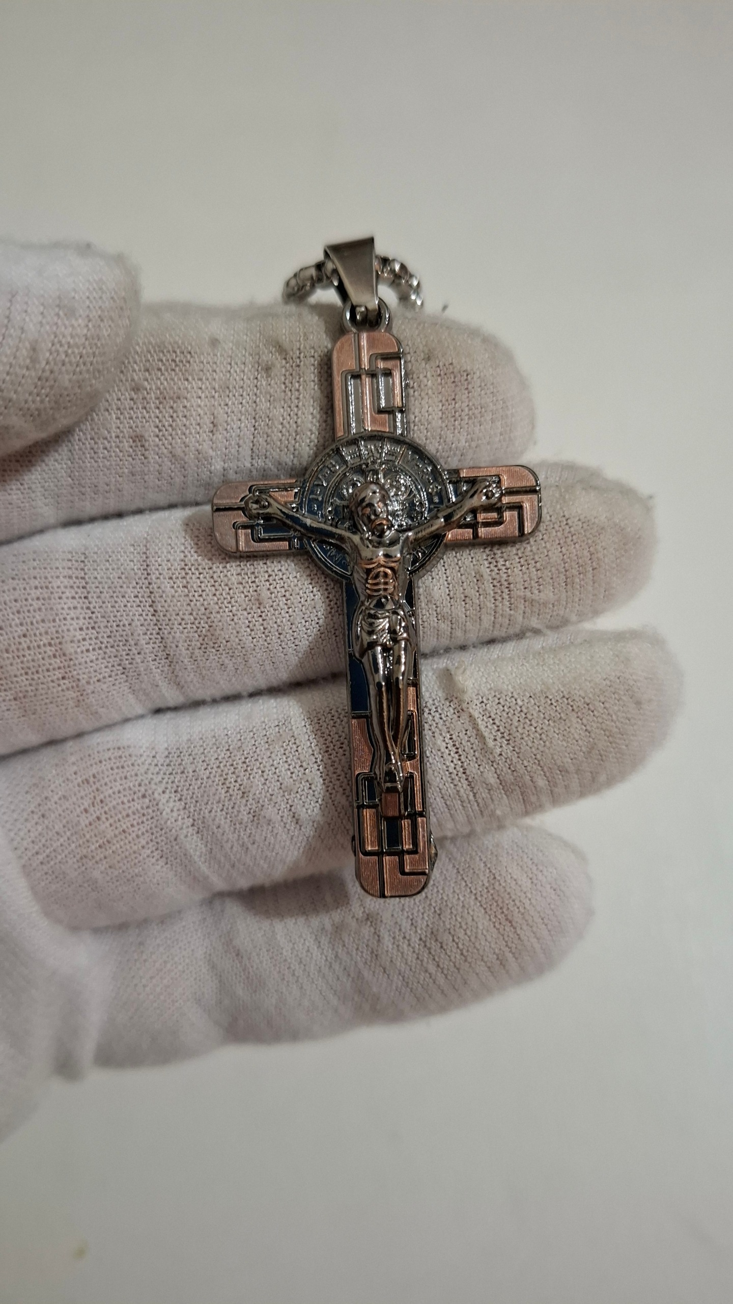 گردنبند به همراه زنجیر