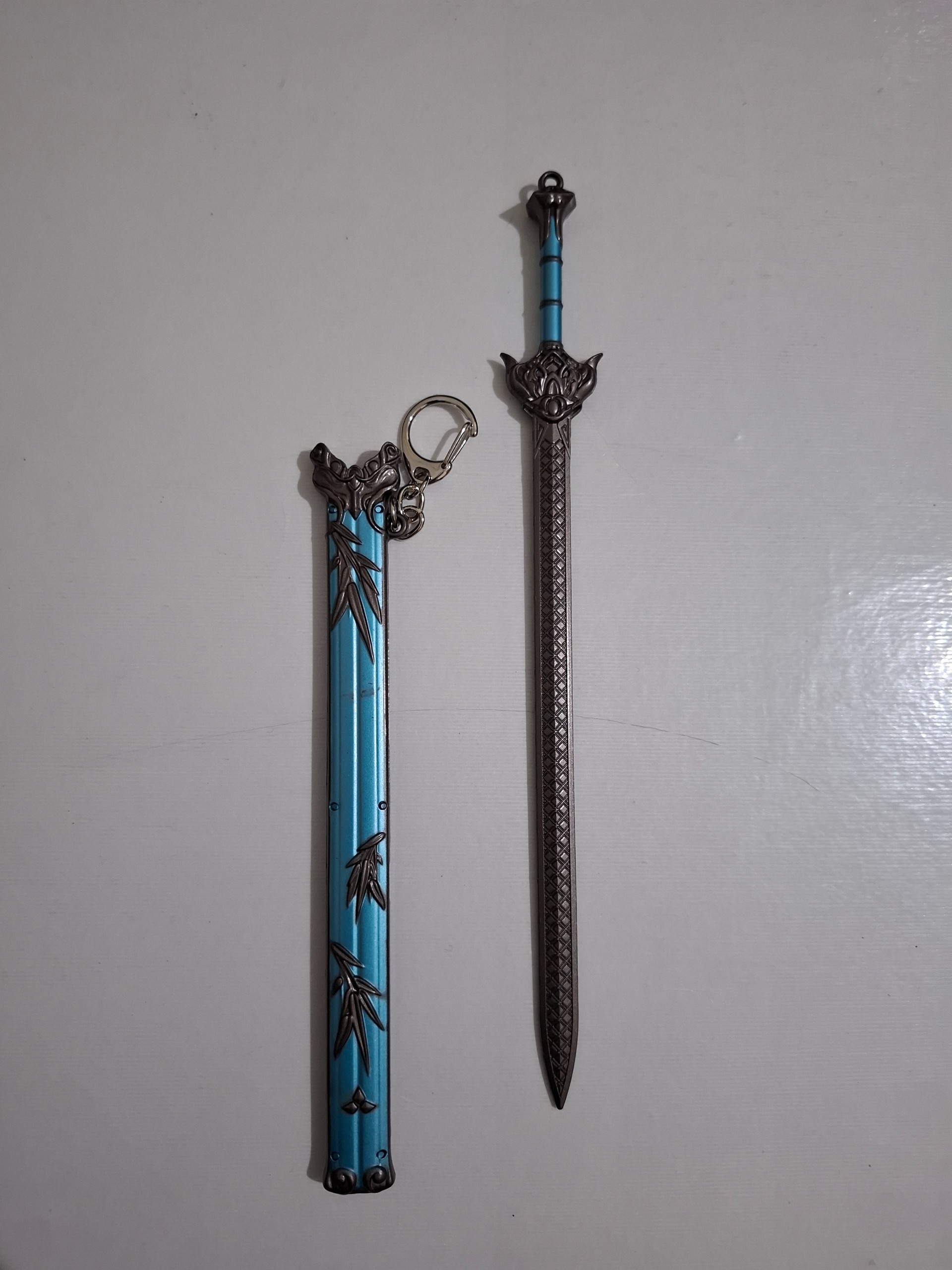 فیگور فلزی شمشیر 21 سانتی دکوری ( نو )