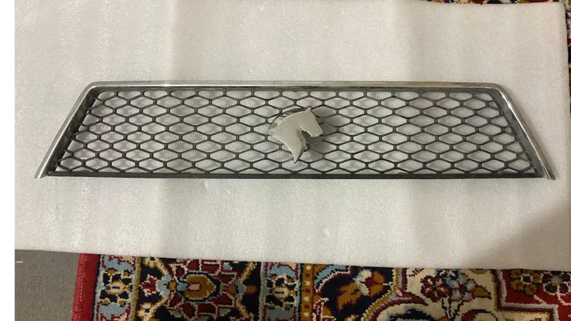 جلو پنجره فابریک دنا با آرم و زه کامل