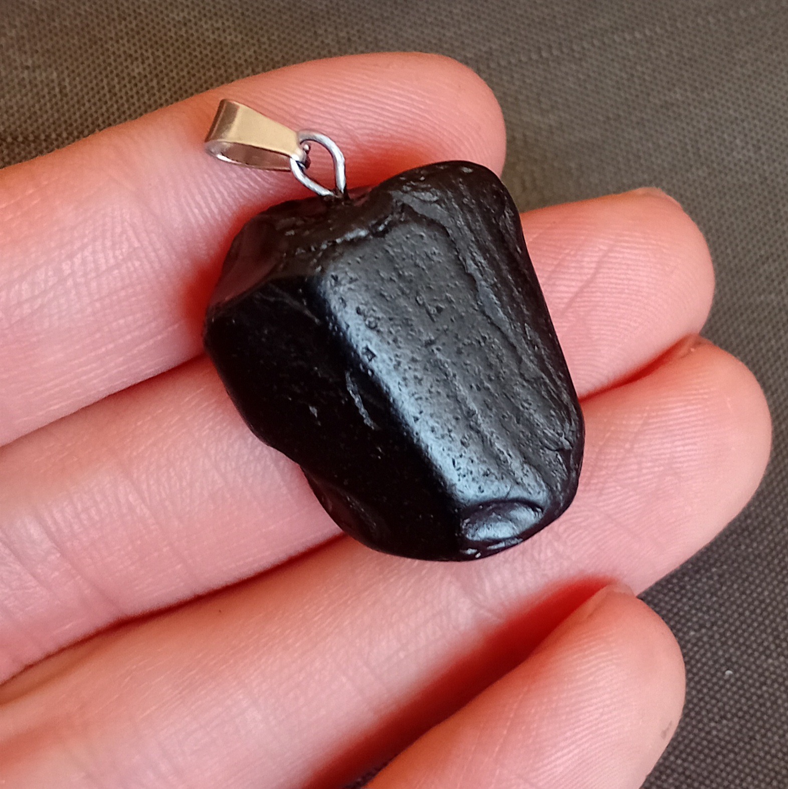 آویز سنگ سودمند شوه (شبق ) معدنی