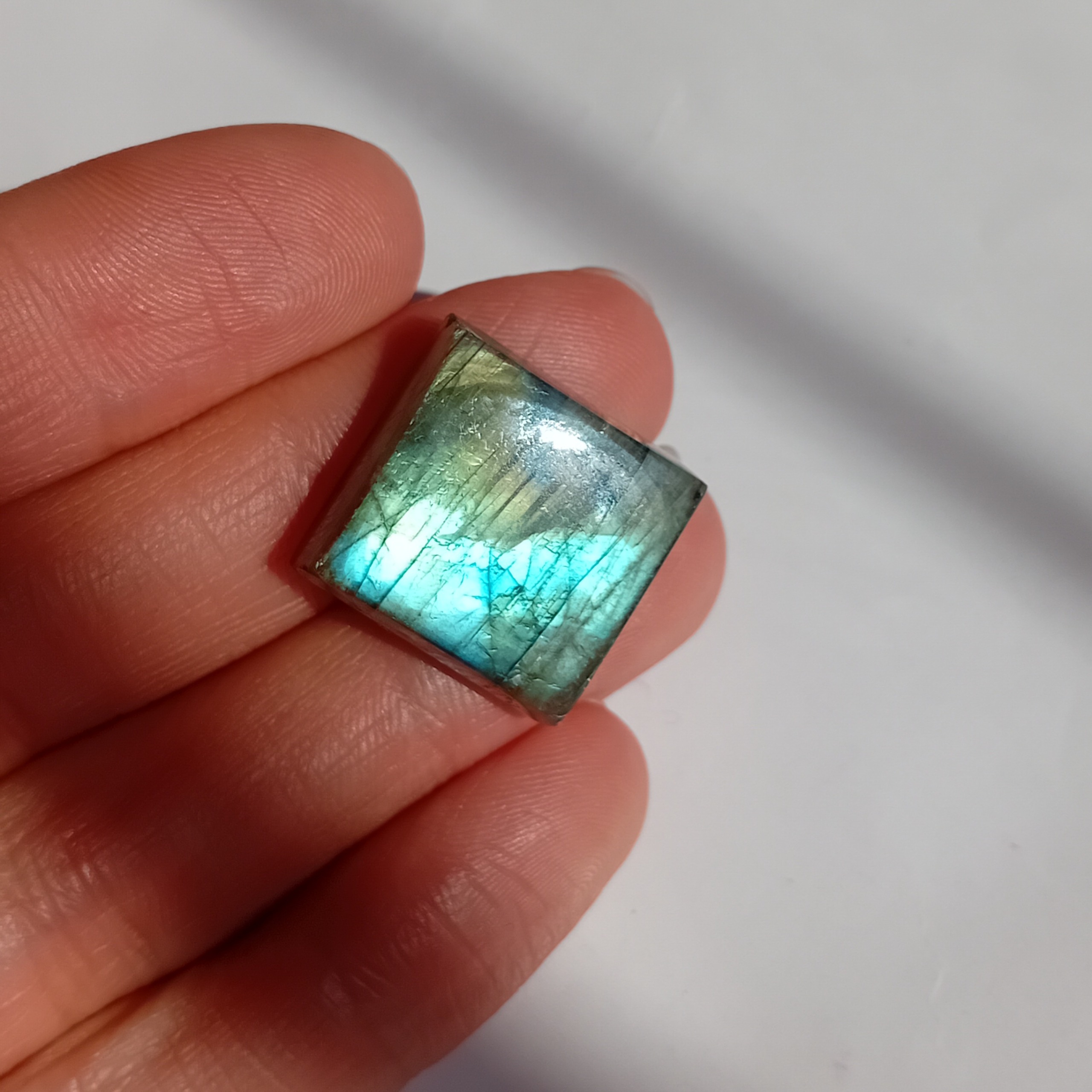 سنگ خارق العاده لابرادوریت مربع در جواهری رضوان