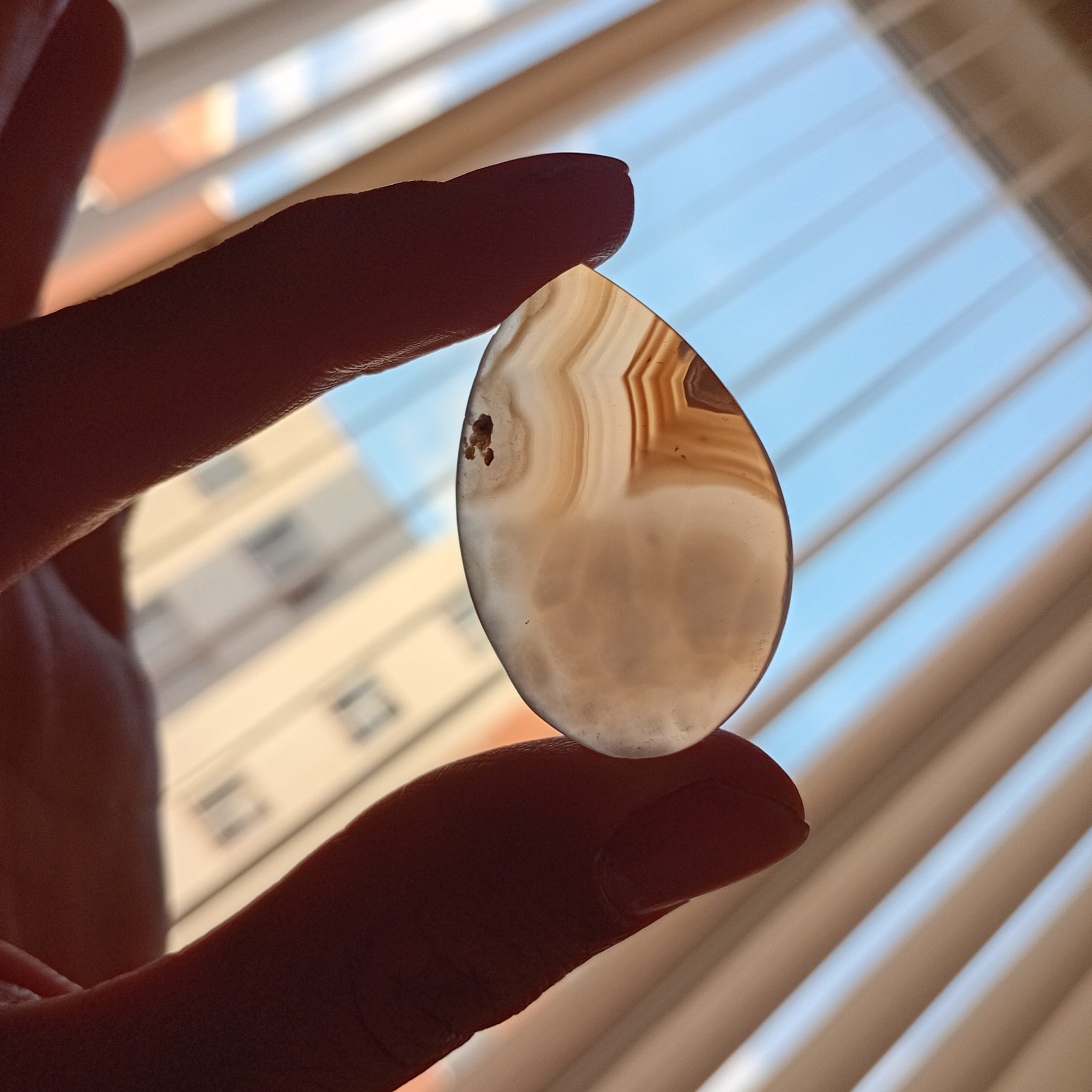 نگین عقیق تراش اشکی زیبا سلیمانی لانه زنبوری درشت