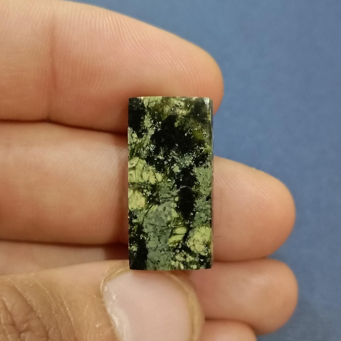 نگین سرپانتین سبزسیاه معروف به مارسنگ