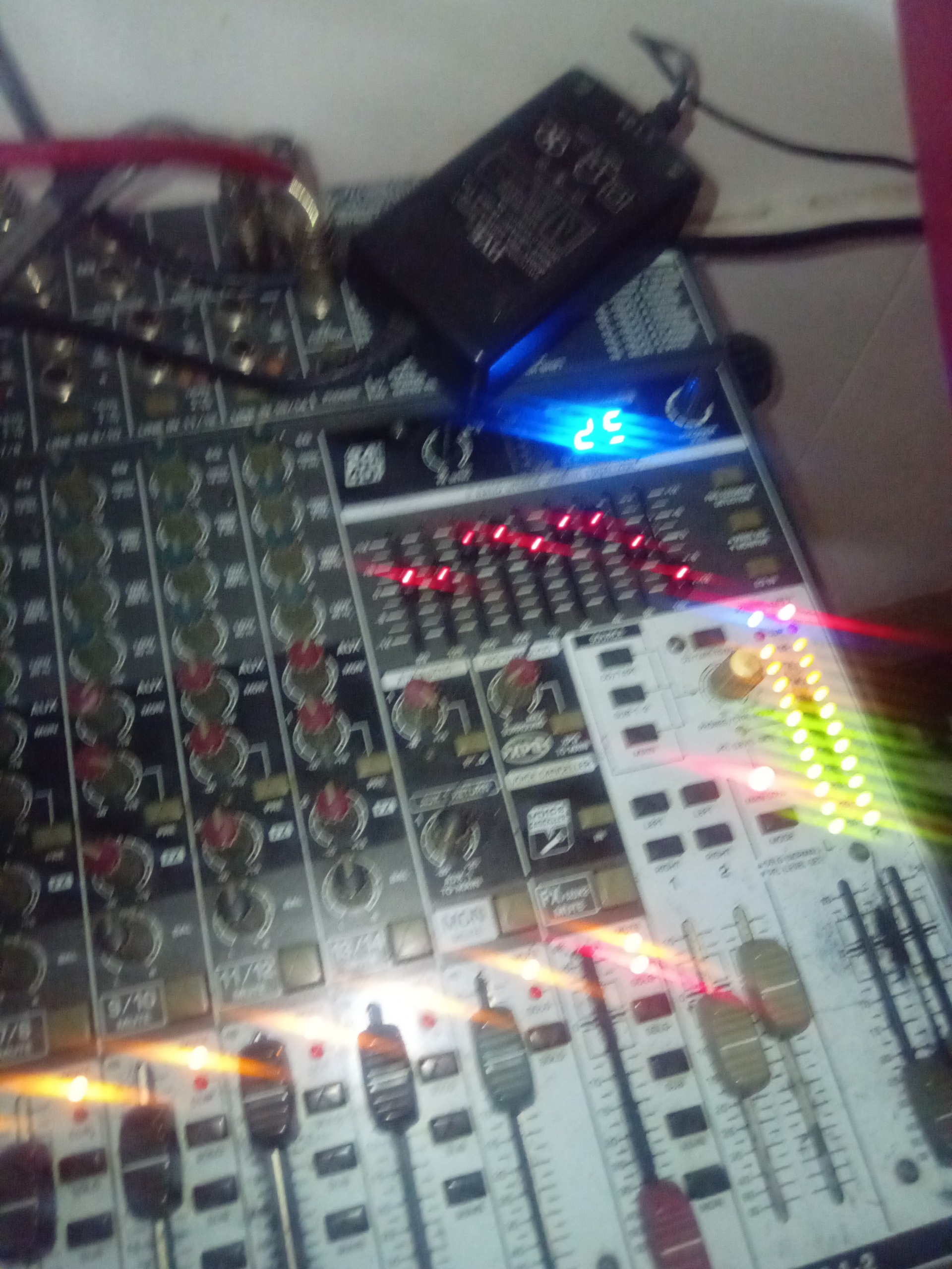 میکسر بهرینگر 1سالم مرتب1832