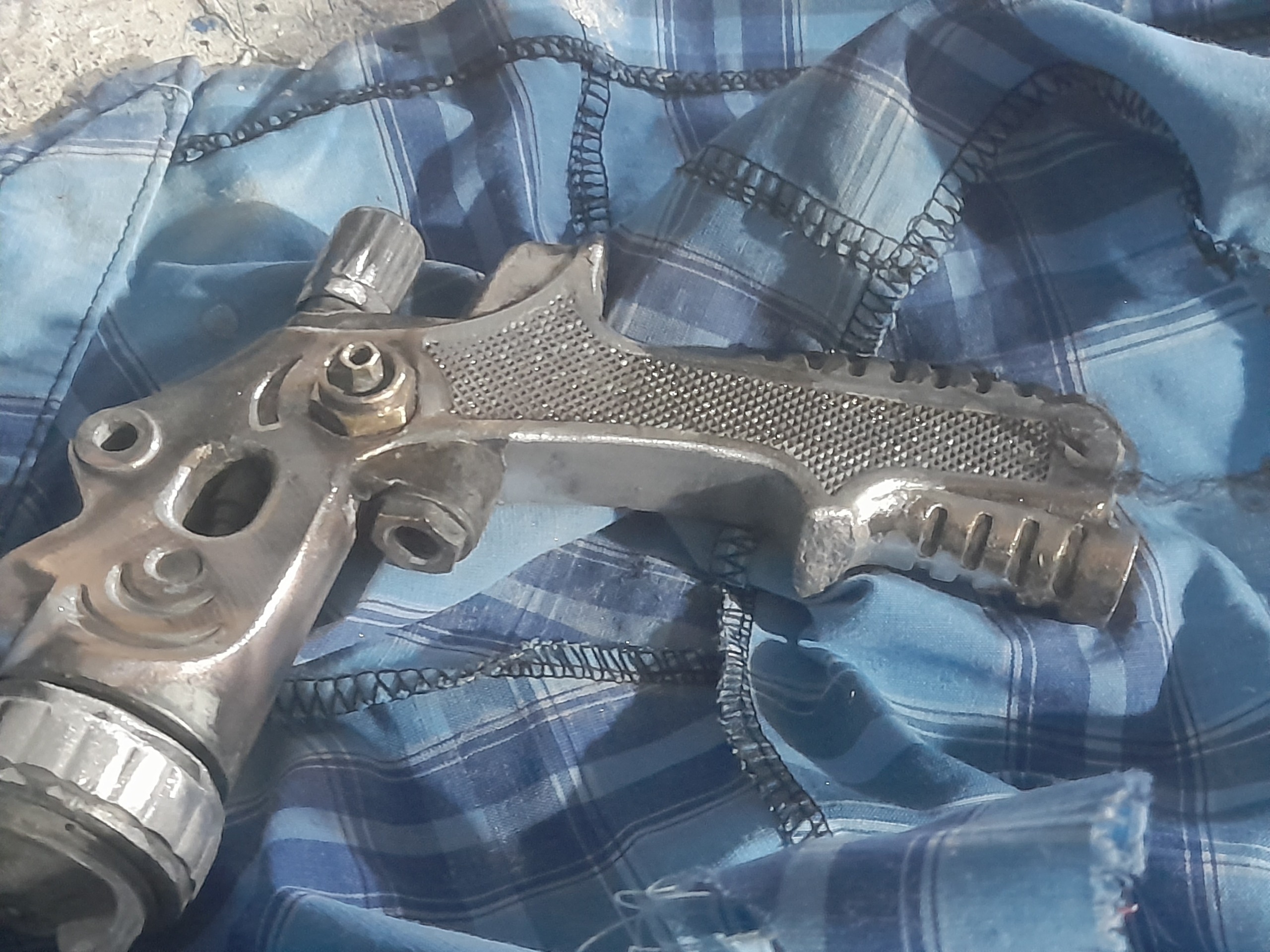 قعطات.    پیستوله