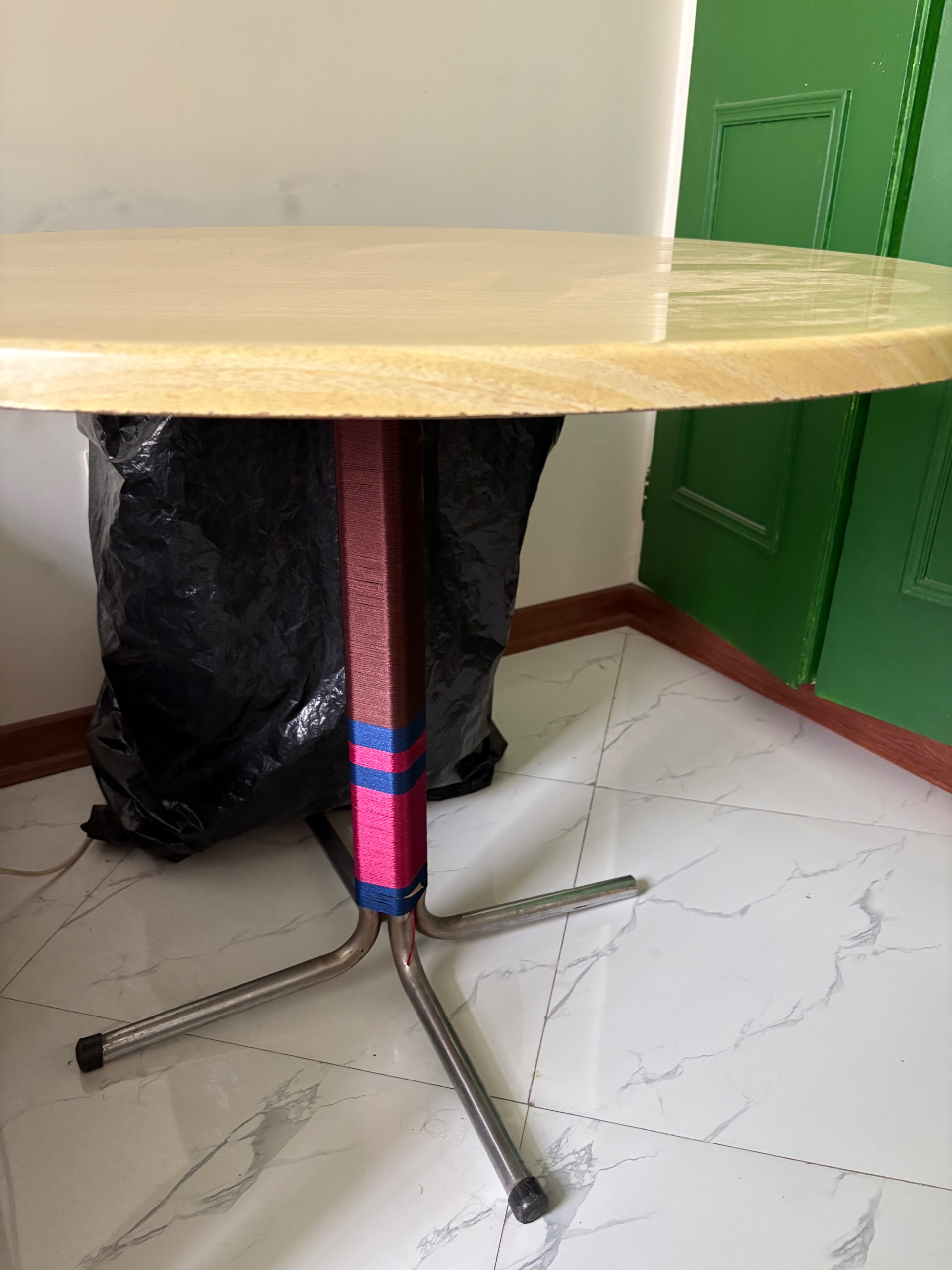 میز گرد ناهار خوری