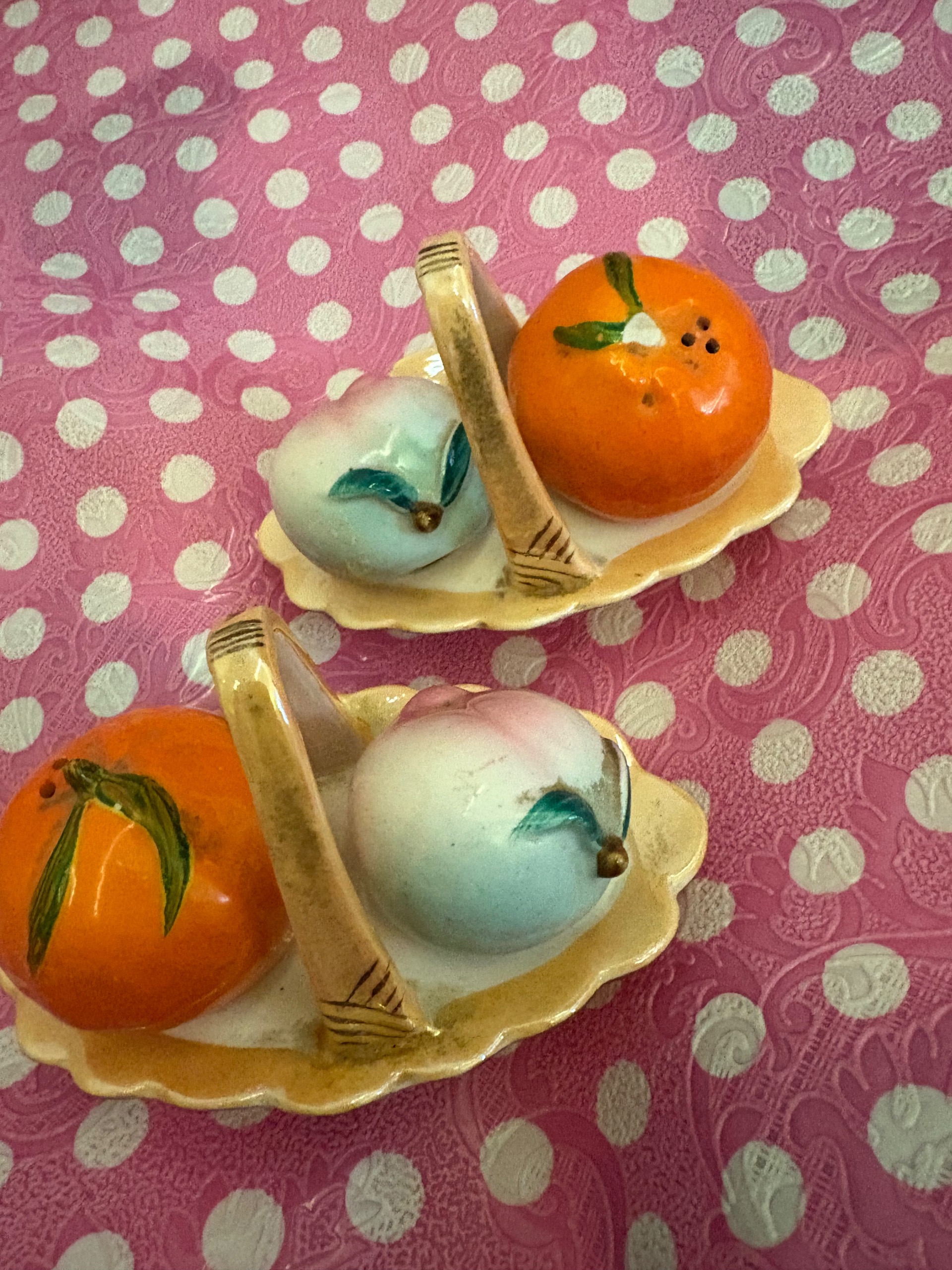 نمکپاش قدیمی میوه ای