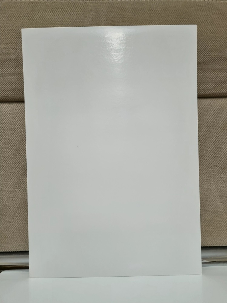 کاغذ گلاسه براق پشت چسب دار A4