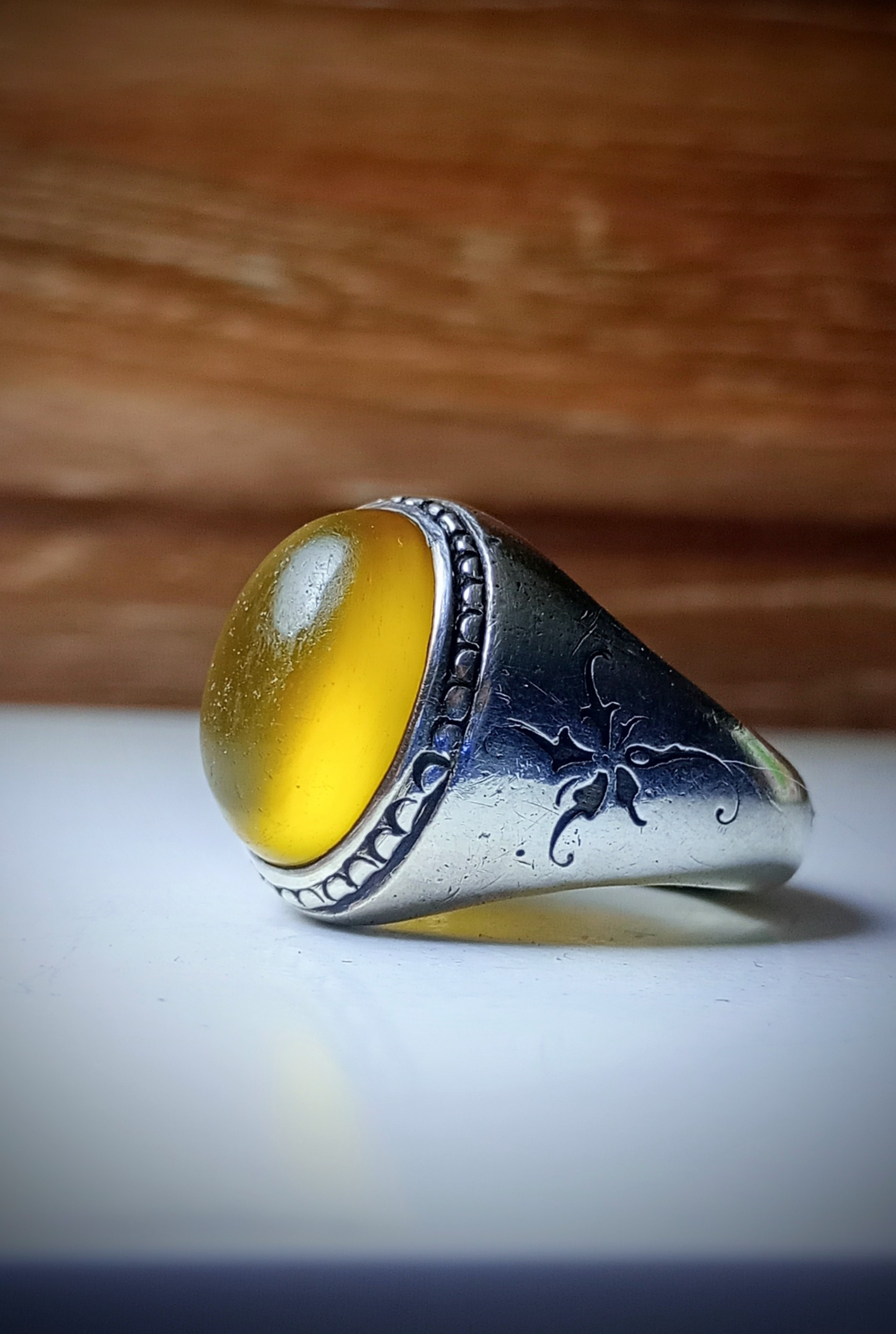 عقیق زرد یمنی کهنه(توضیحات؟