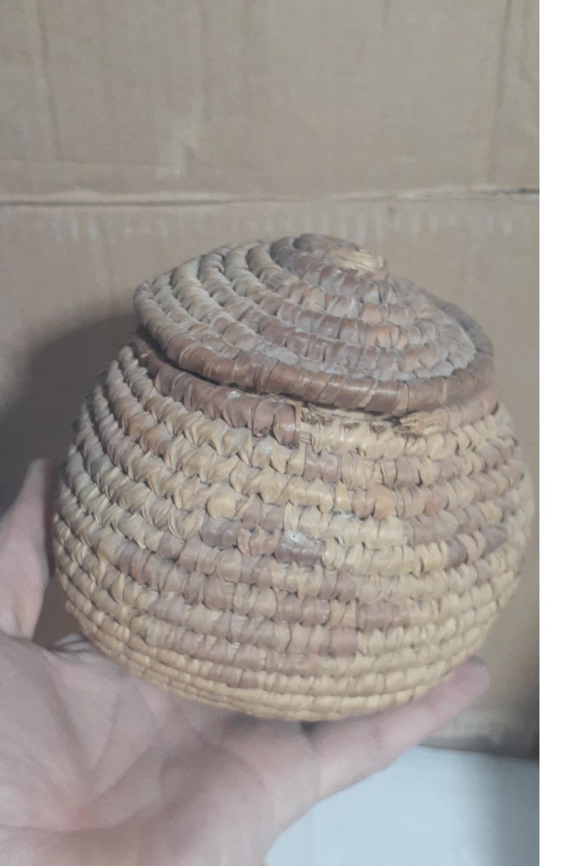 سبد خیلی قدیمی و آنتیک نوستالژی مناسب دکور بومگردی