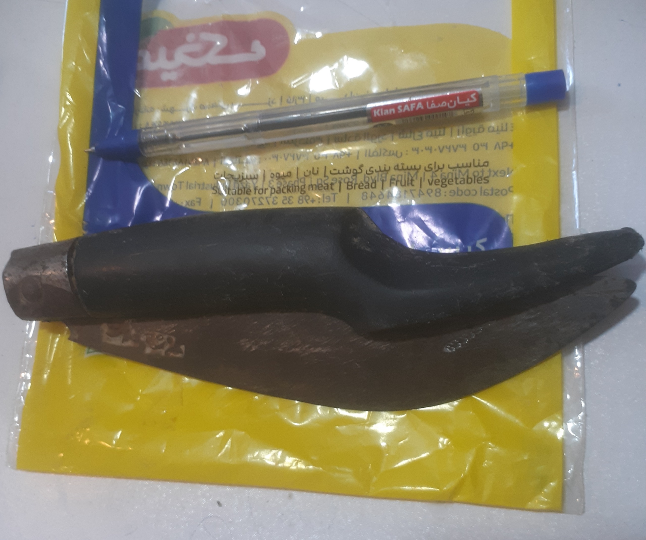 چاقوی اره ای دستساز قدیمی مهردار توضیح دارد