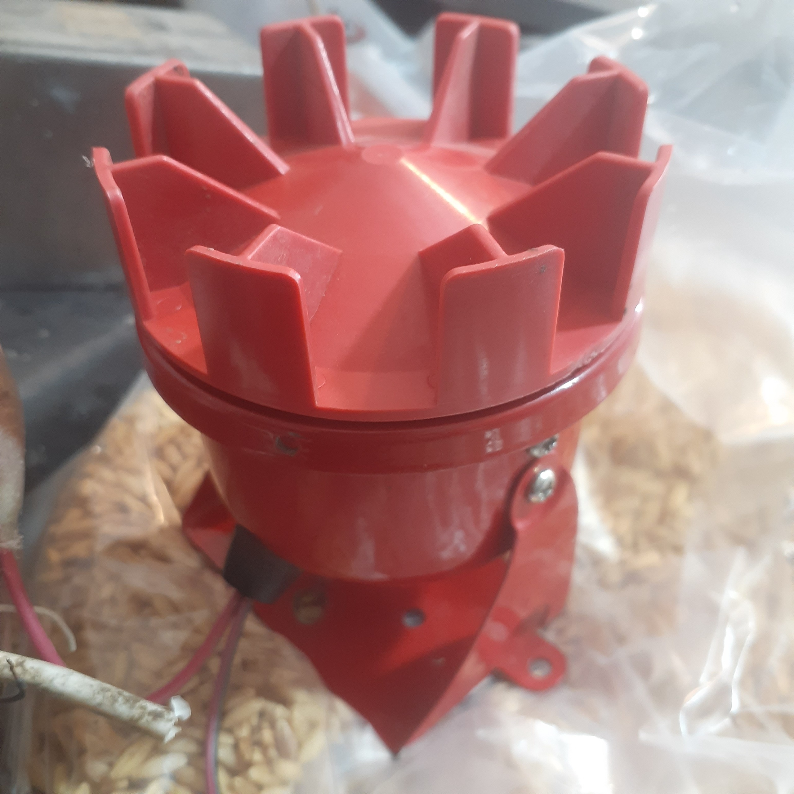 پنکه یا فن قدیمی توضیح دارد