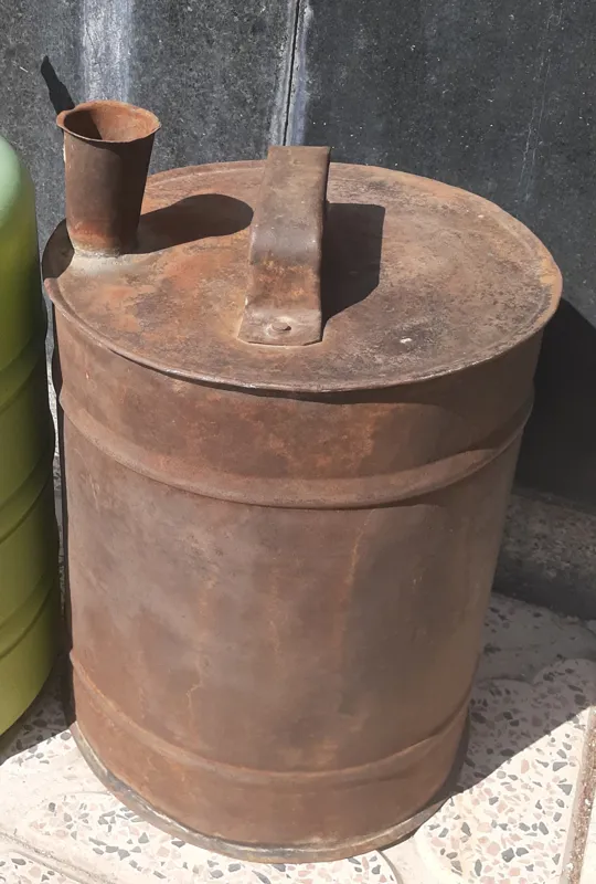دبه نفت یا روغن قدیمی نوستالژی