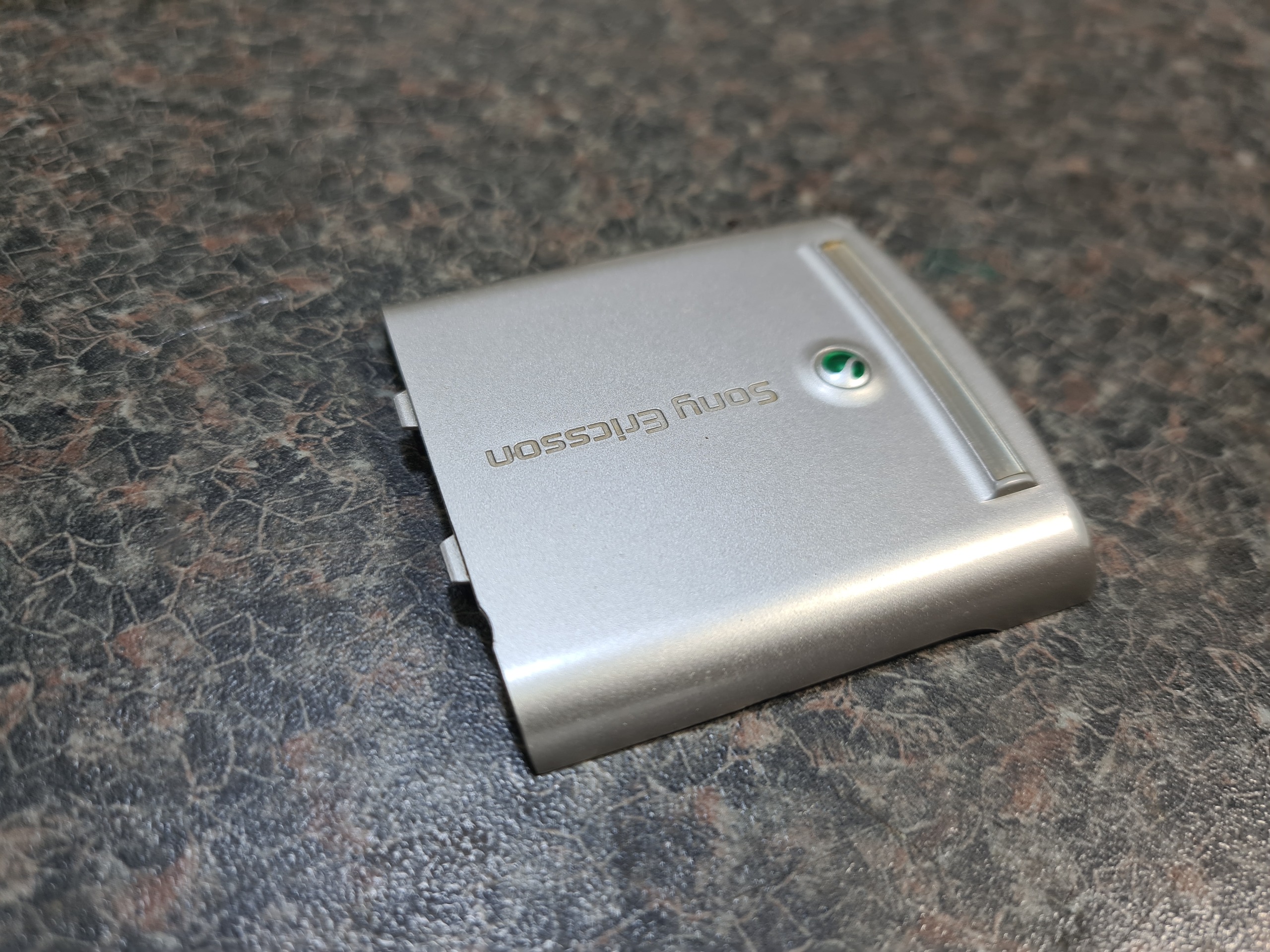 درب پشت سونی اریکسون p990i فابریک