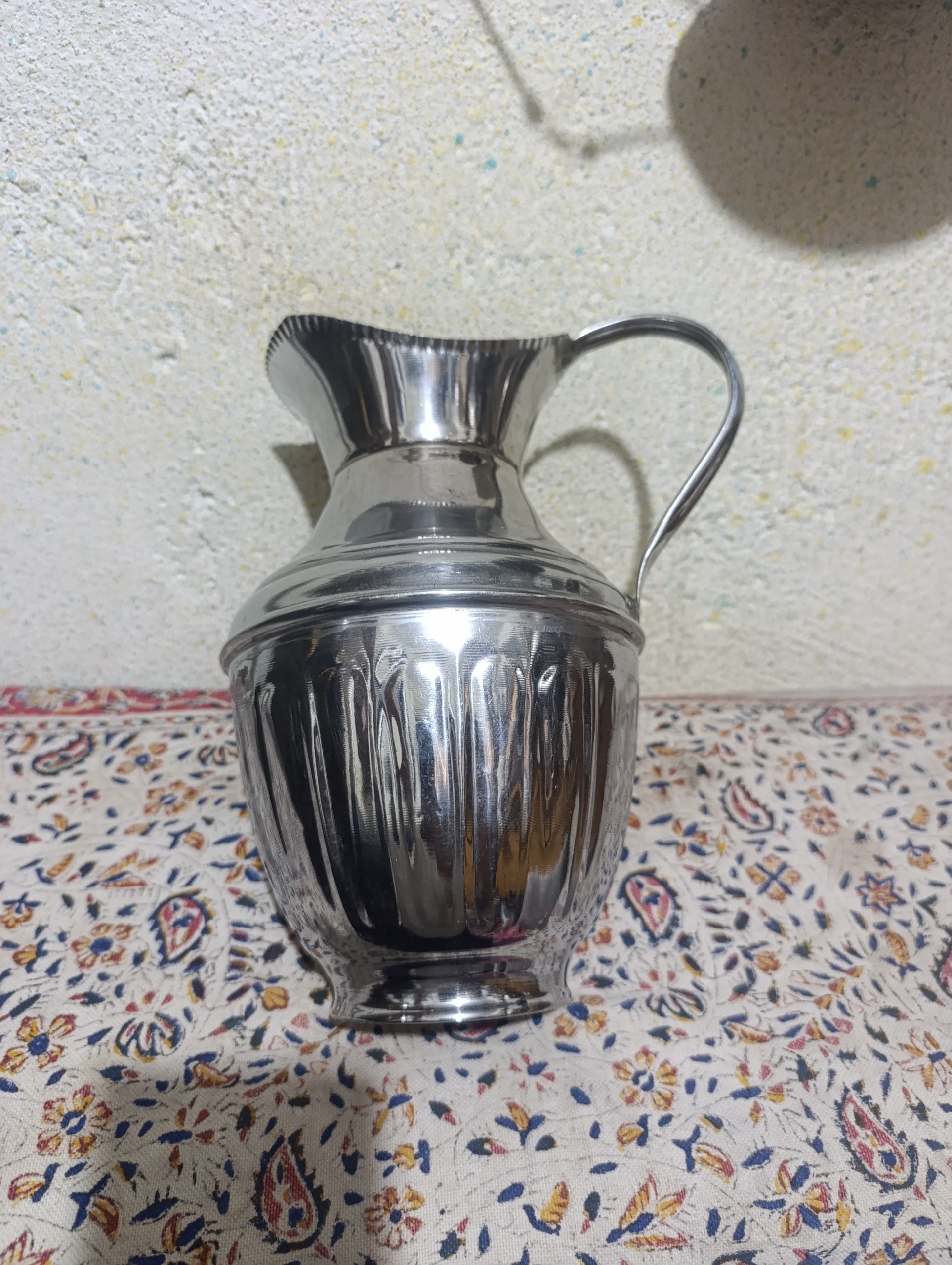 پارچ برنجی طرح دار قدیمی