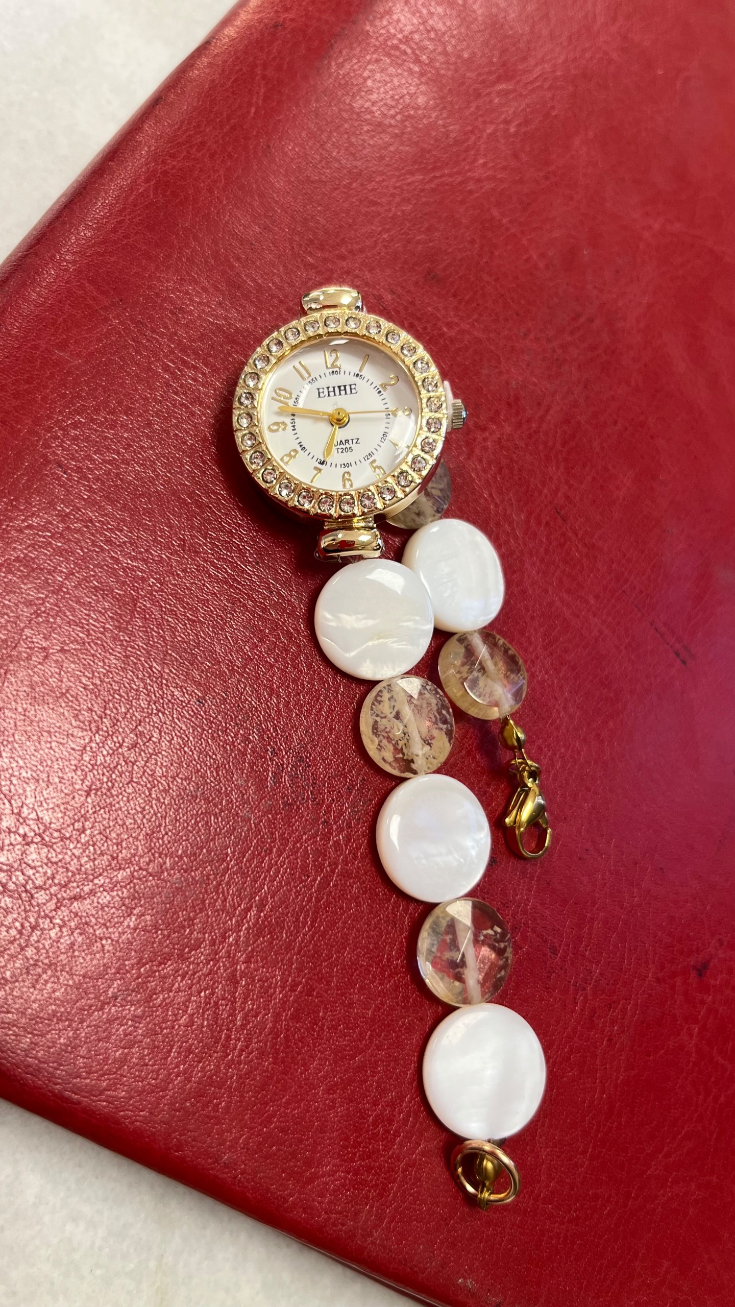 ساعت مچی بند صدف و سنگ