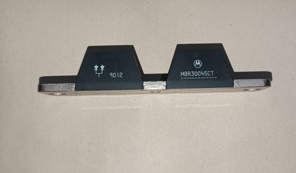 دوبل دیود شاتکی 45 ولت 300 آمپر مدل MBR30045CT