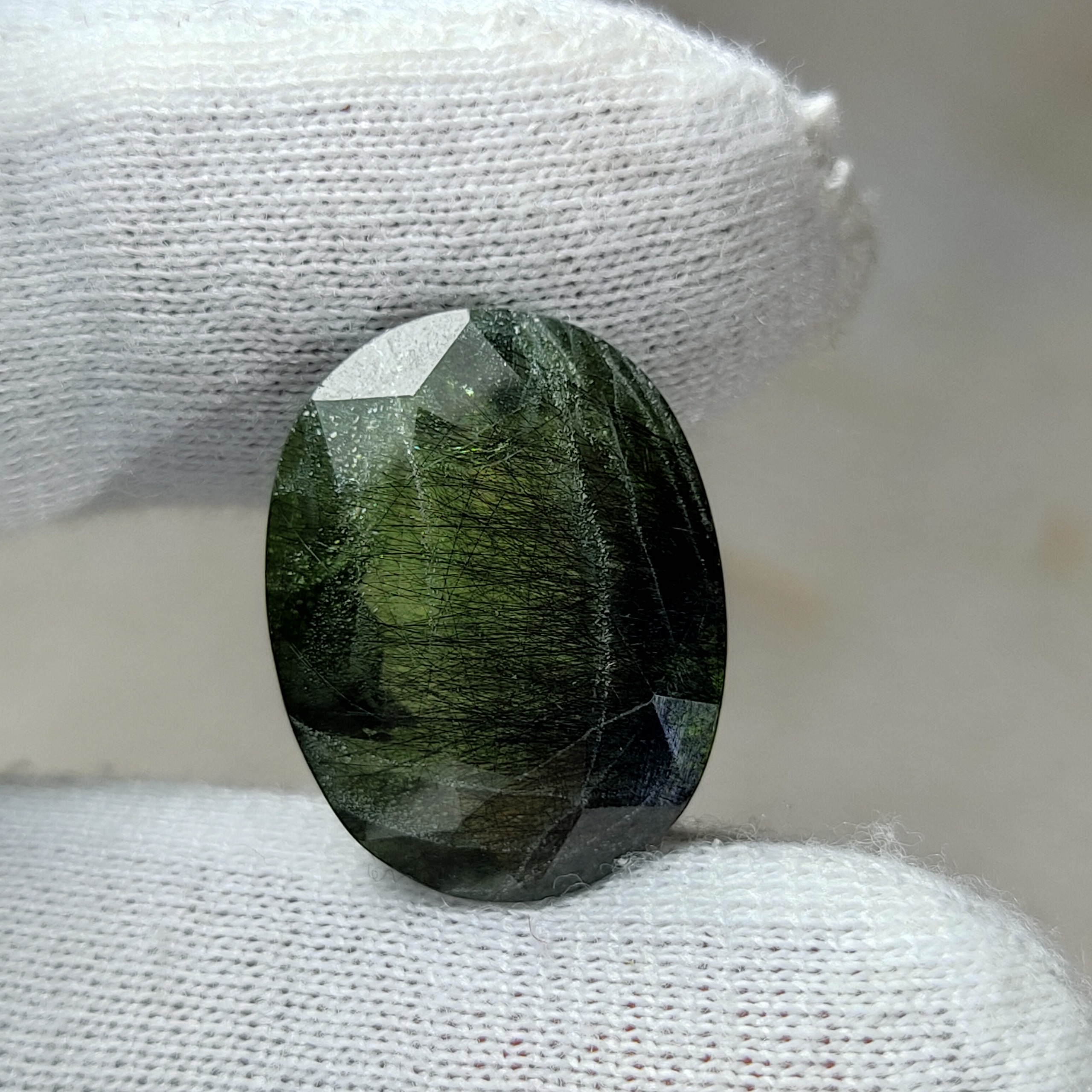 نگین غولپیکر زبرجد رتایلی 19 قیراطی بدون بهسازی