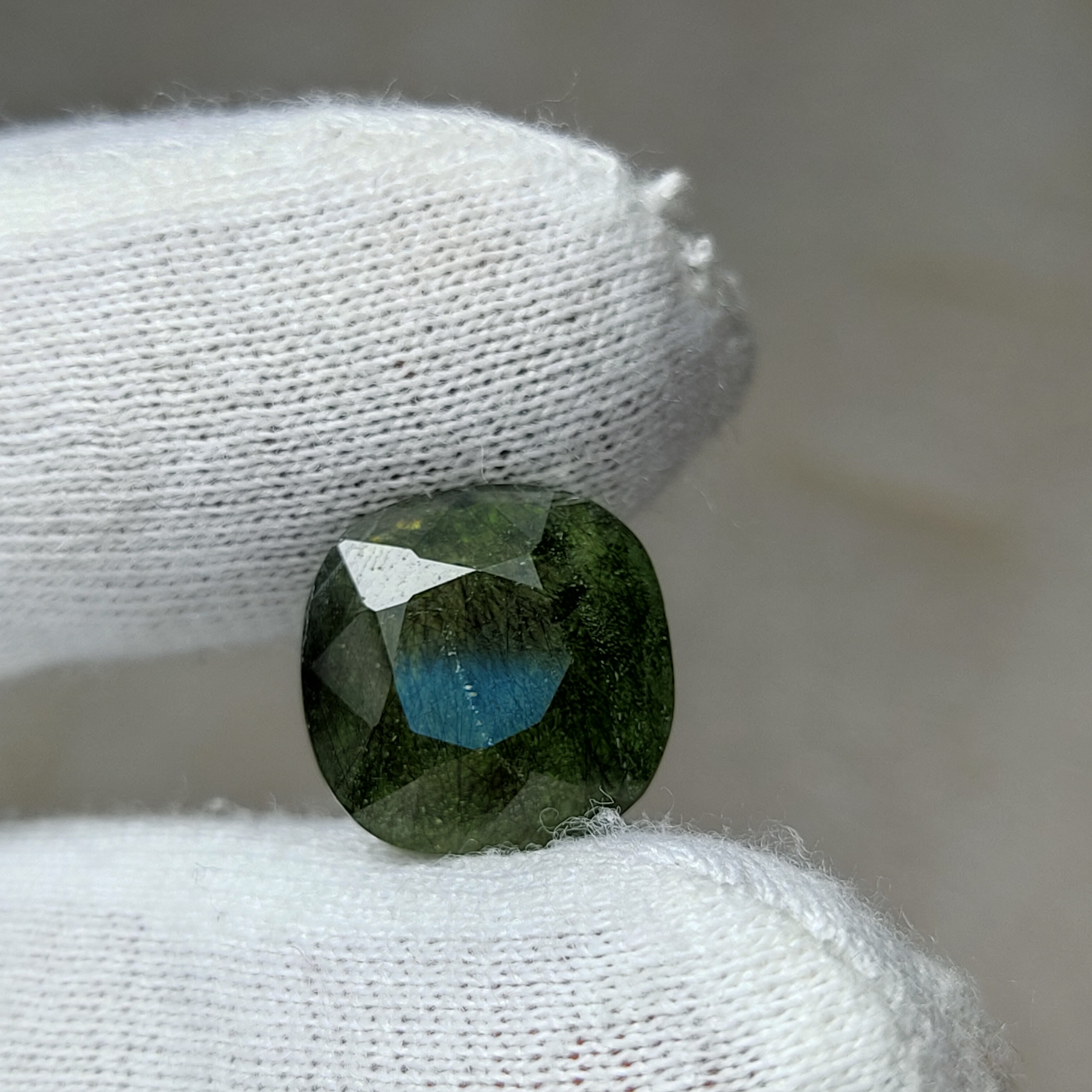 نگین غولپیکر زبرجد رتایلی 8 قیراطی بدون بهسازی