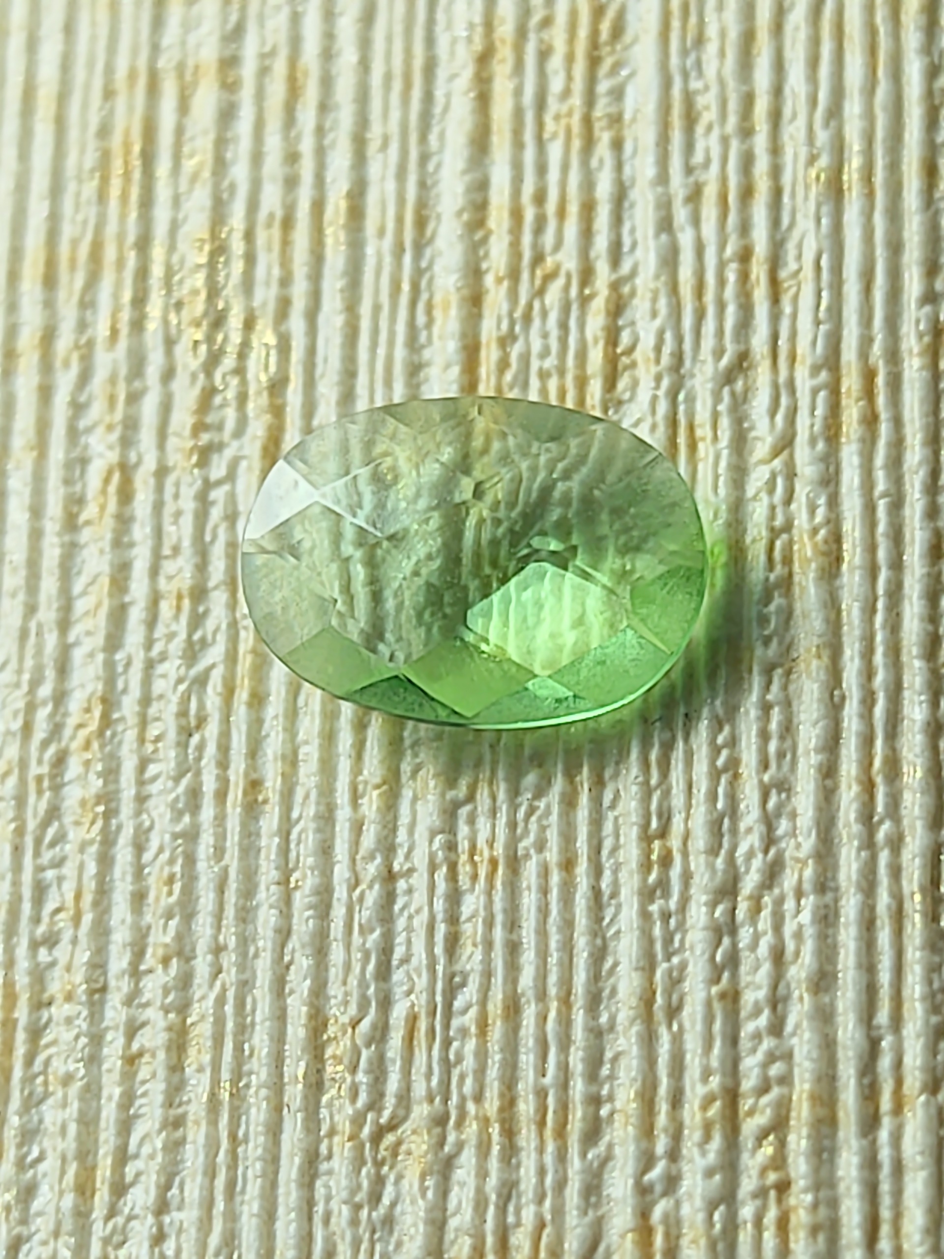 نگین زبرجد آفریقایی تراش فنسی بدون بهسازی