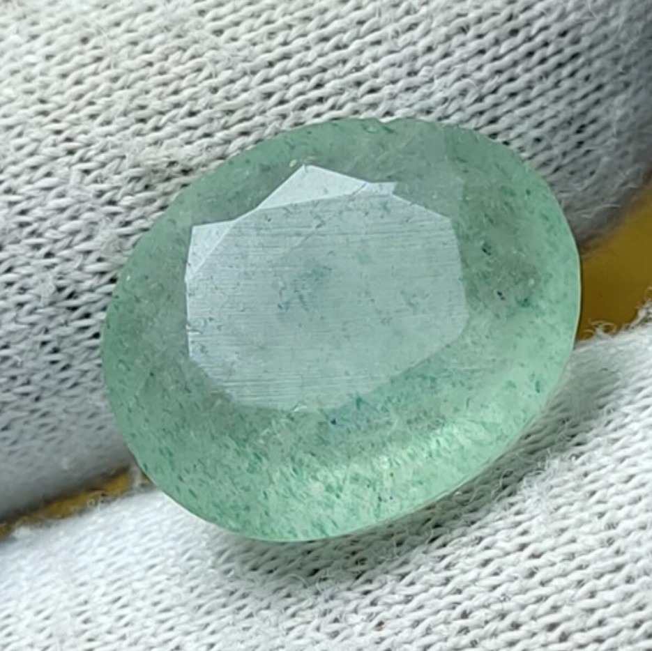 نگین زمرد زامبیا معدنی اصل 7.35 قیراطی شفاف