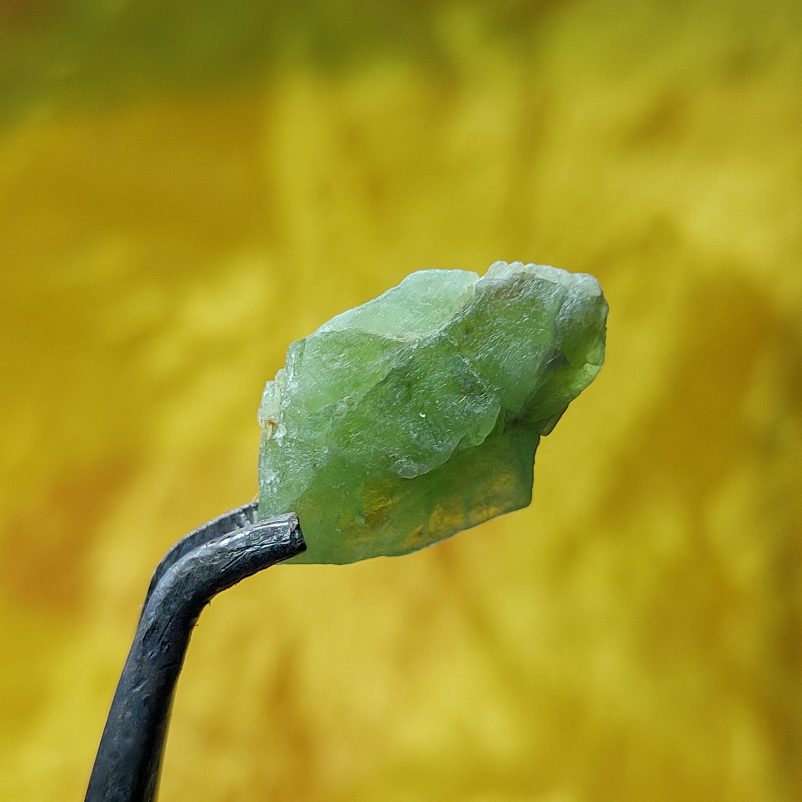 بلور سنگ زبرجد پاکستانی(پریدوت) وزن 7 قیراطی