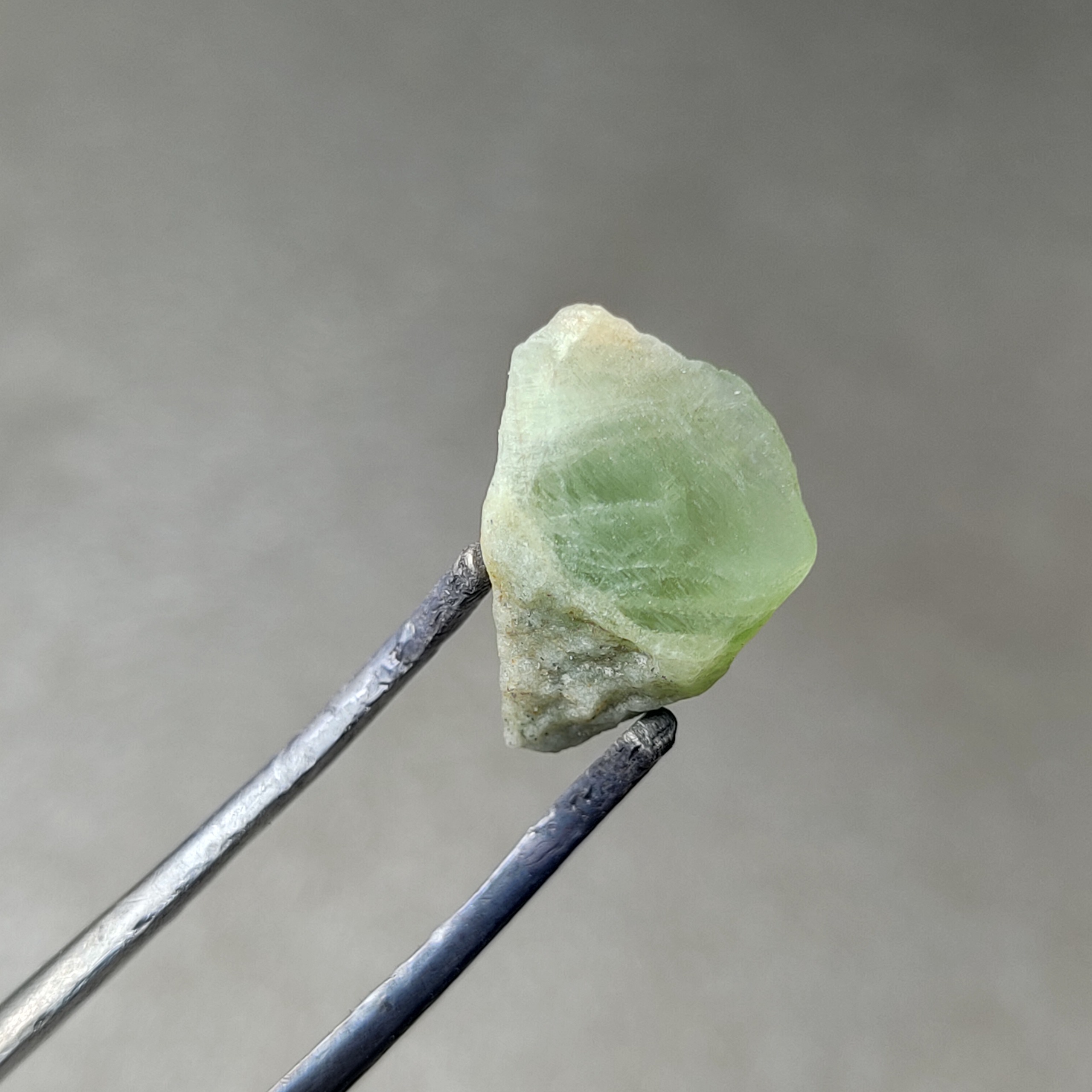 بلور سنگ زبرجد پاکستانی(پریدوت) وزن 4.70 قیراطی