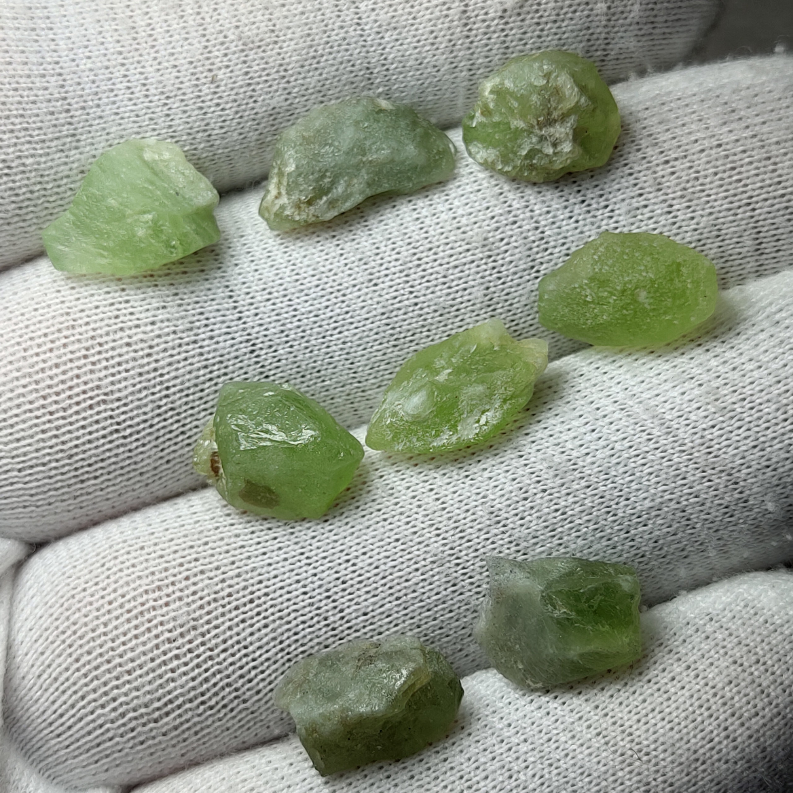 پک بلورهای سنگ زبرجد(پریدوت) معدنی وزن 41 قیراط