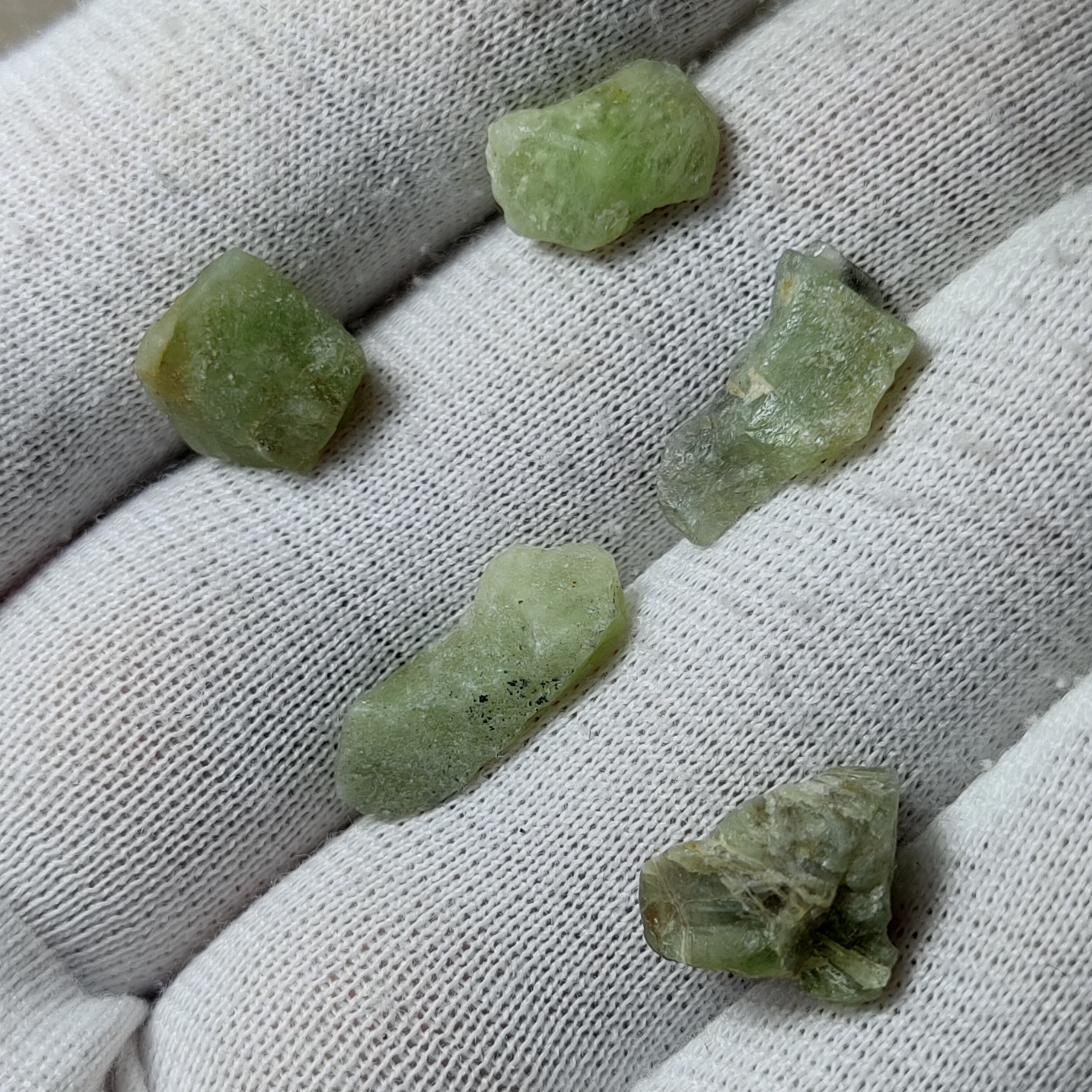 پک بلورهای سنگ زبرجد(پریدوت)معدنی وزن 24 قیراط