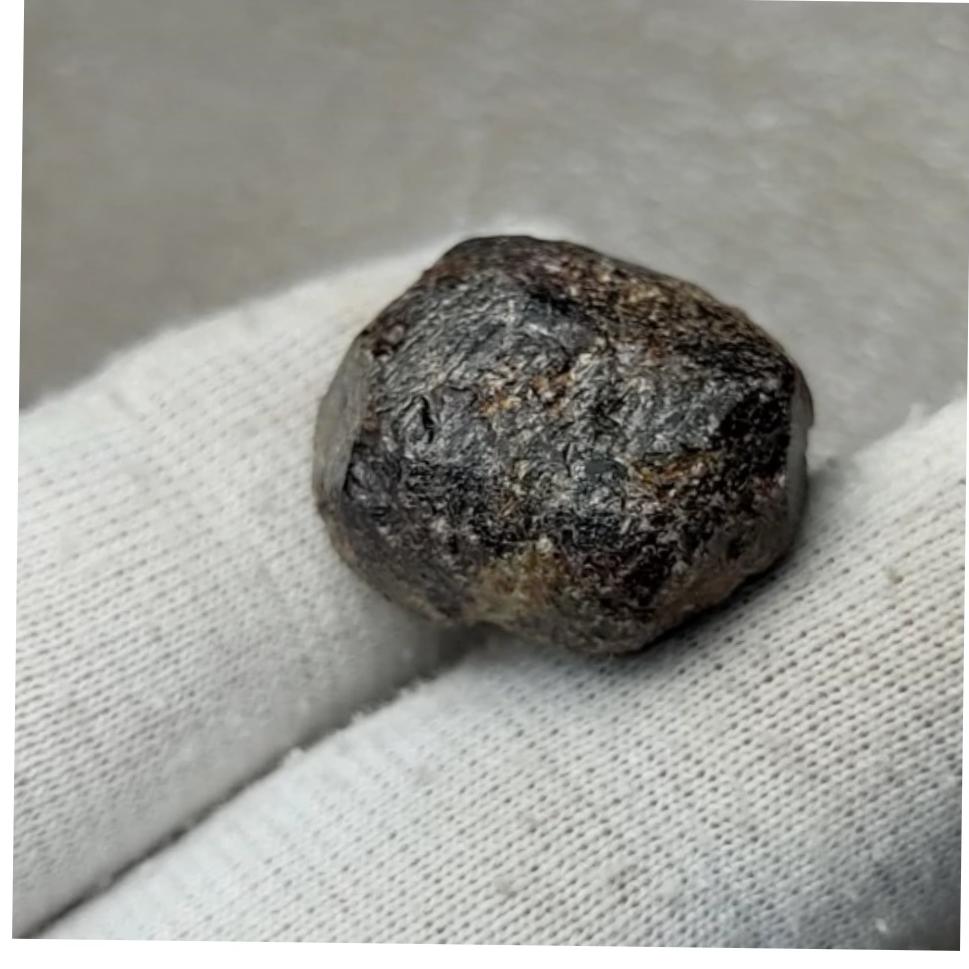 بلور درشت سنگ گارنت سرخ آفریقایی طبیعی